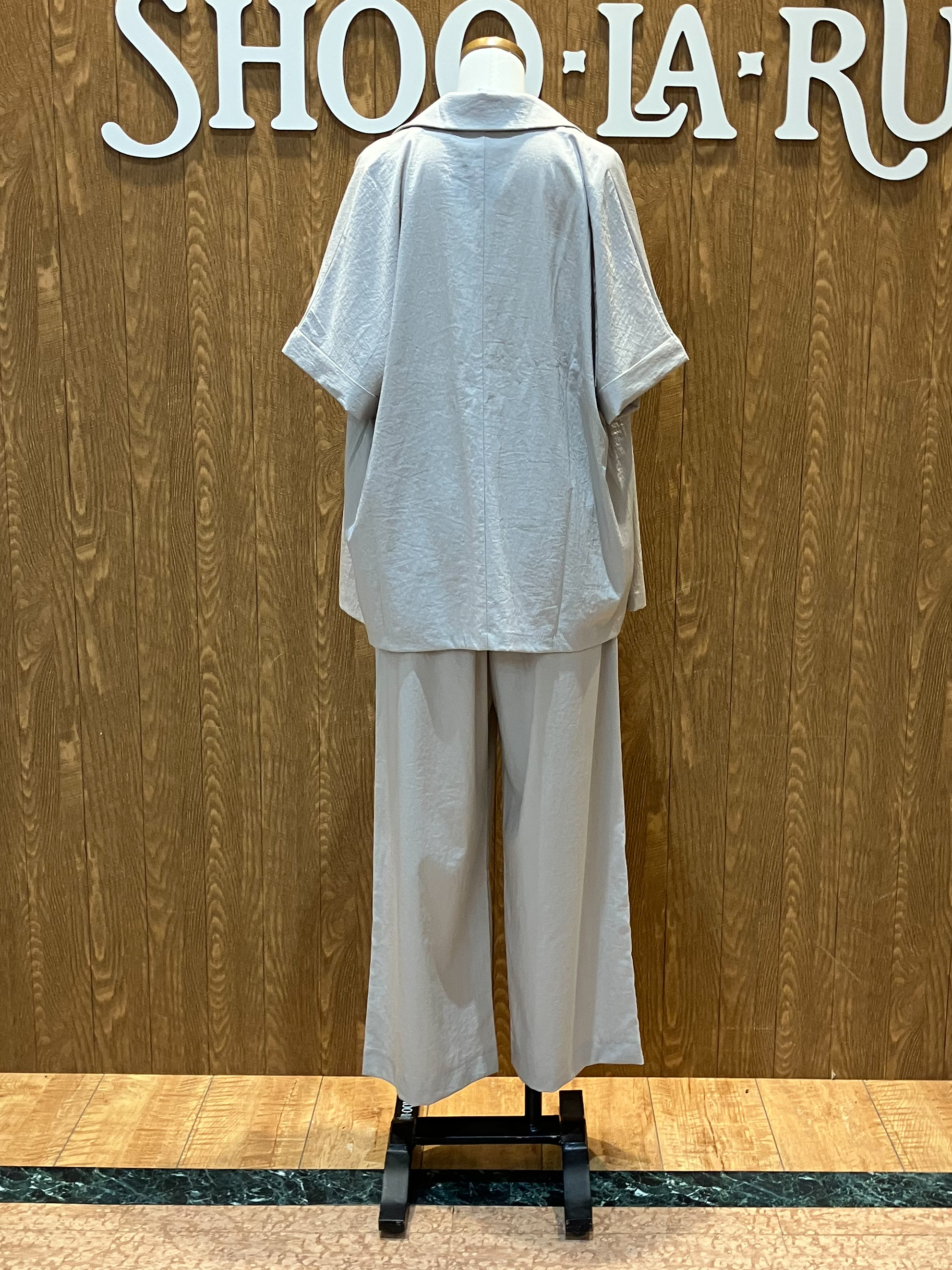 itoさんの「SHOO･LA･RUE｜【高レビュー/洗濯機可/セットアップ可】軽凛(かろりん) 半袖ジャケット」を使ったコーディネート