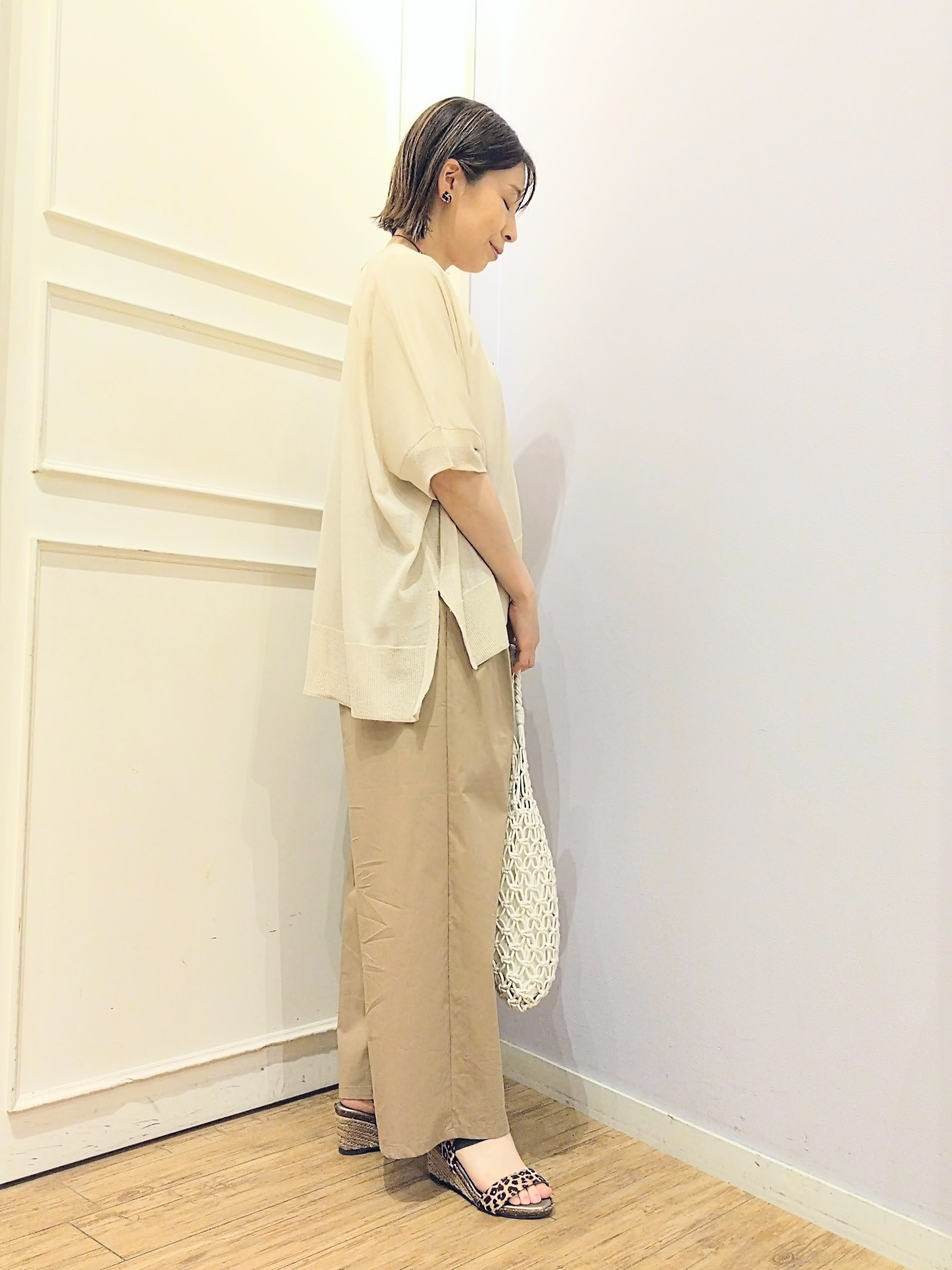 miomioさんの「SHOO･LA･RUE｜【洗濯機可/体型カバー】上品ラメがきらめく シアーポンチョ風カーディガン」を使ったコーディネート