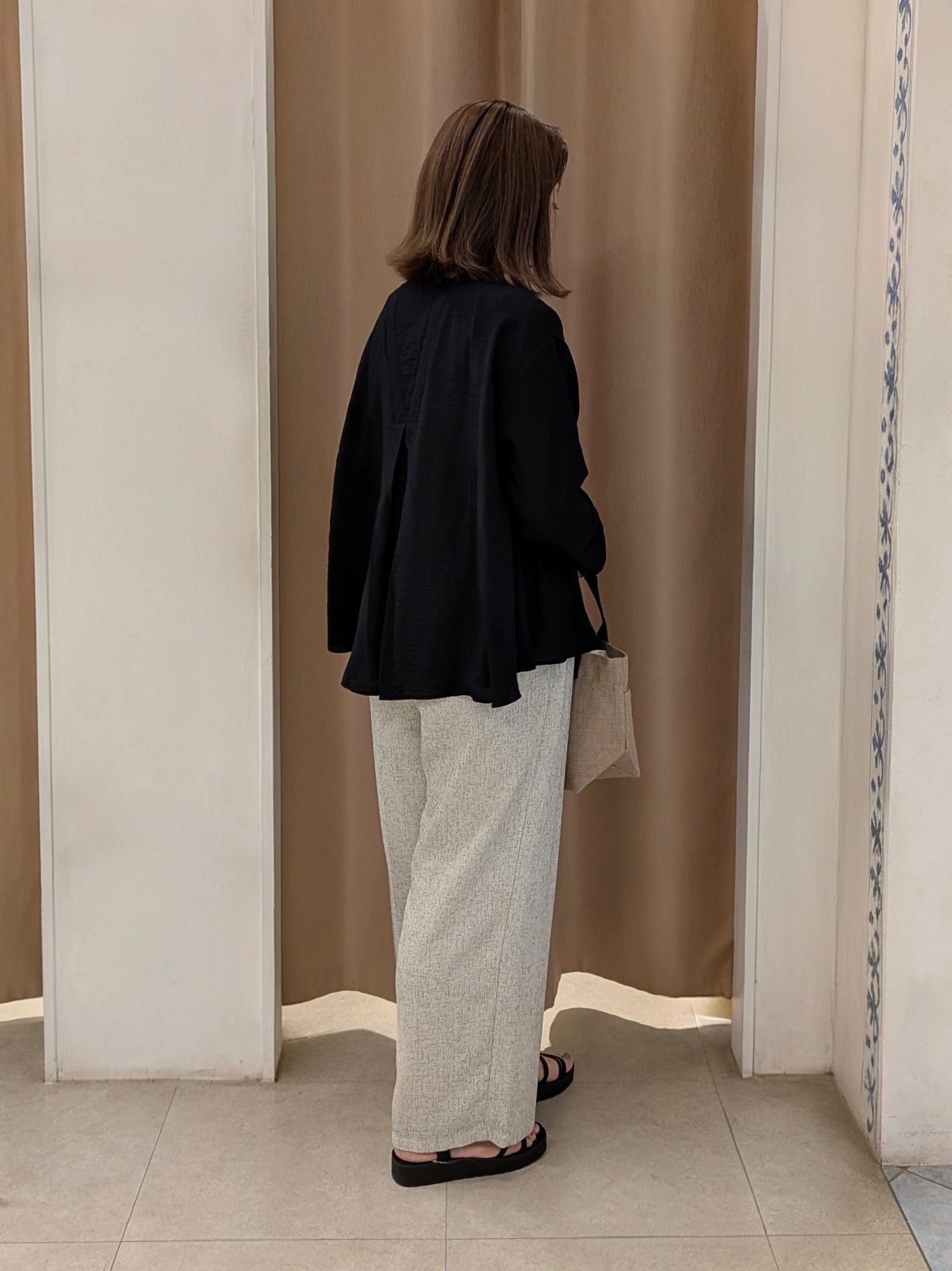 junさんの「SHOO･LA･RUE｜【洗濯機可/S-LL】お顔周りすっきり 大人のシアーシャツカーディガン」を使ったコーディネート