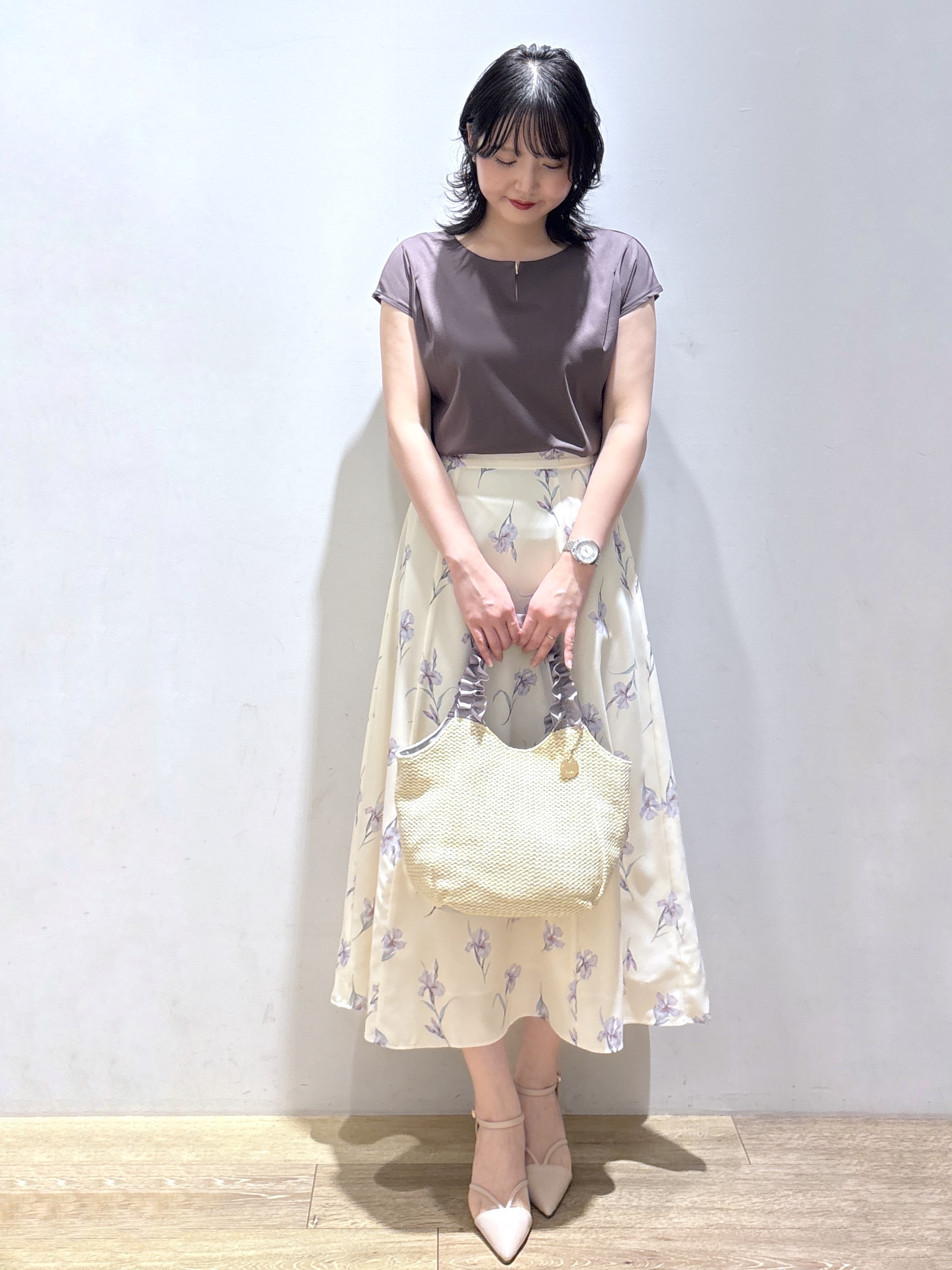 mizukiさんの「index｜【接触冷感】ビジューキーネックフレンチトップス《UVケア／洗濯機OK／XS～3L／8col》」を使ったコーディネート