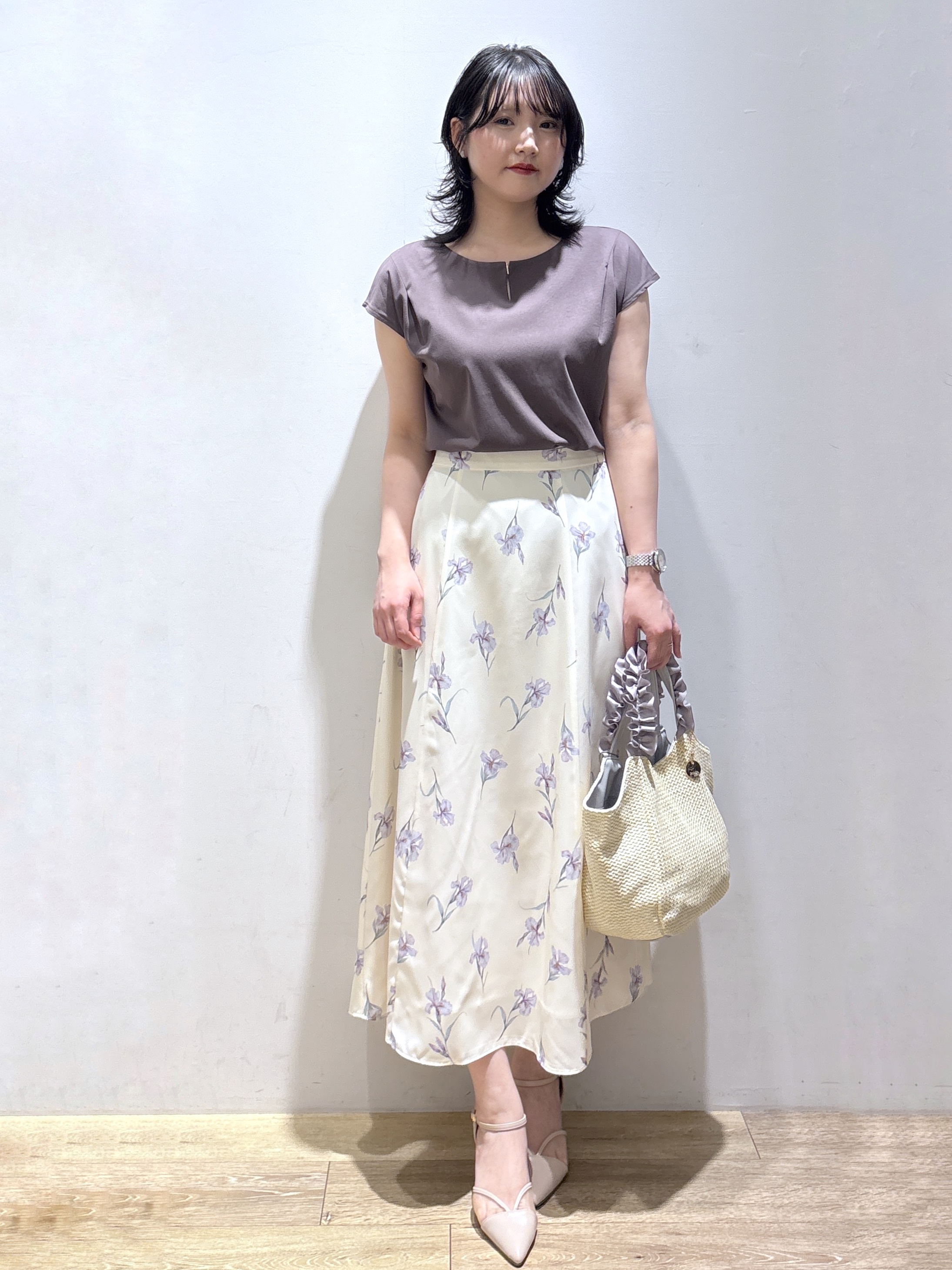 mizukiさんの「index｜【接触冷感】ビジューキーネックフレンチトップス《UVケア／洗濯機OK／XS～3L／8col》」を使ったコーディネート