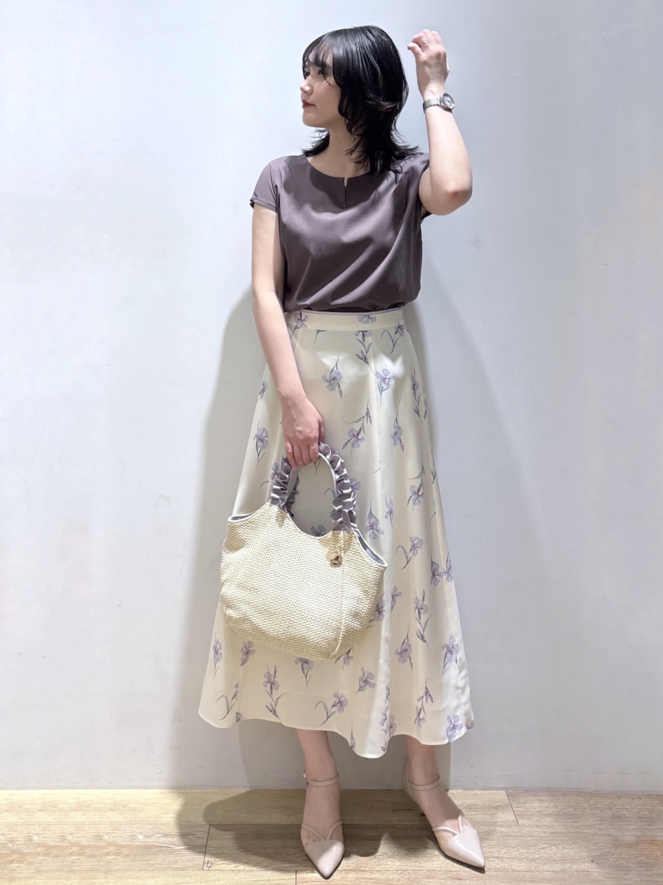 mizukiさんの「index｜【接触冷感】ビジューキーネックフレンチトップス《UVケア／洗濯機OK／XS～3L／8col》」を使ったコーディネート