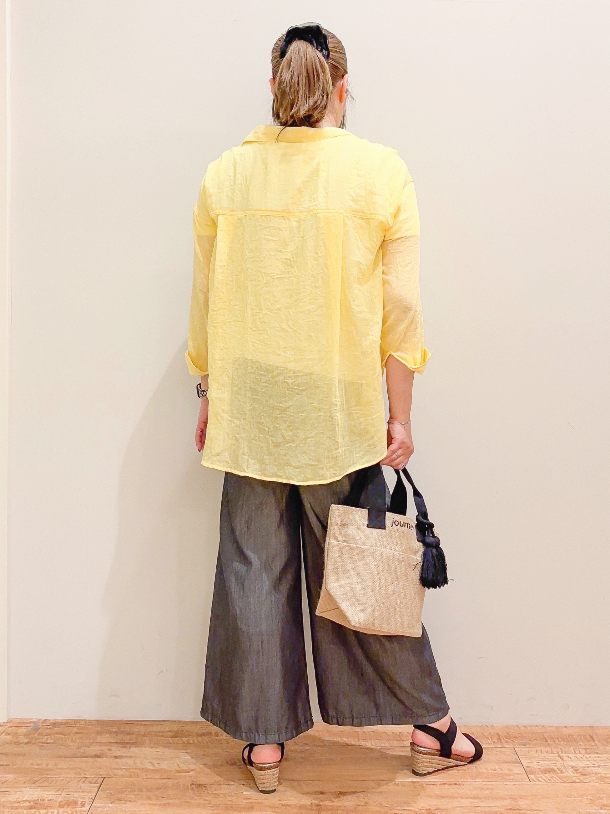 naoさんの「SHOO･LA･RUE｜【体型カバー】ふんわり質感 やわらかこなれシアーシャツ」を使ったコーディネート