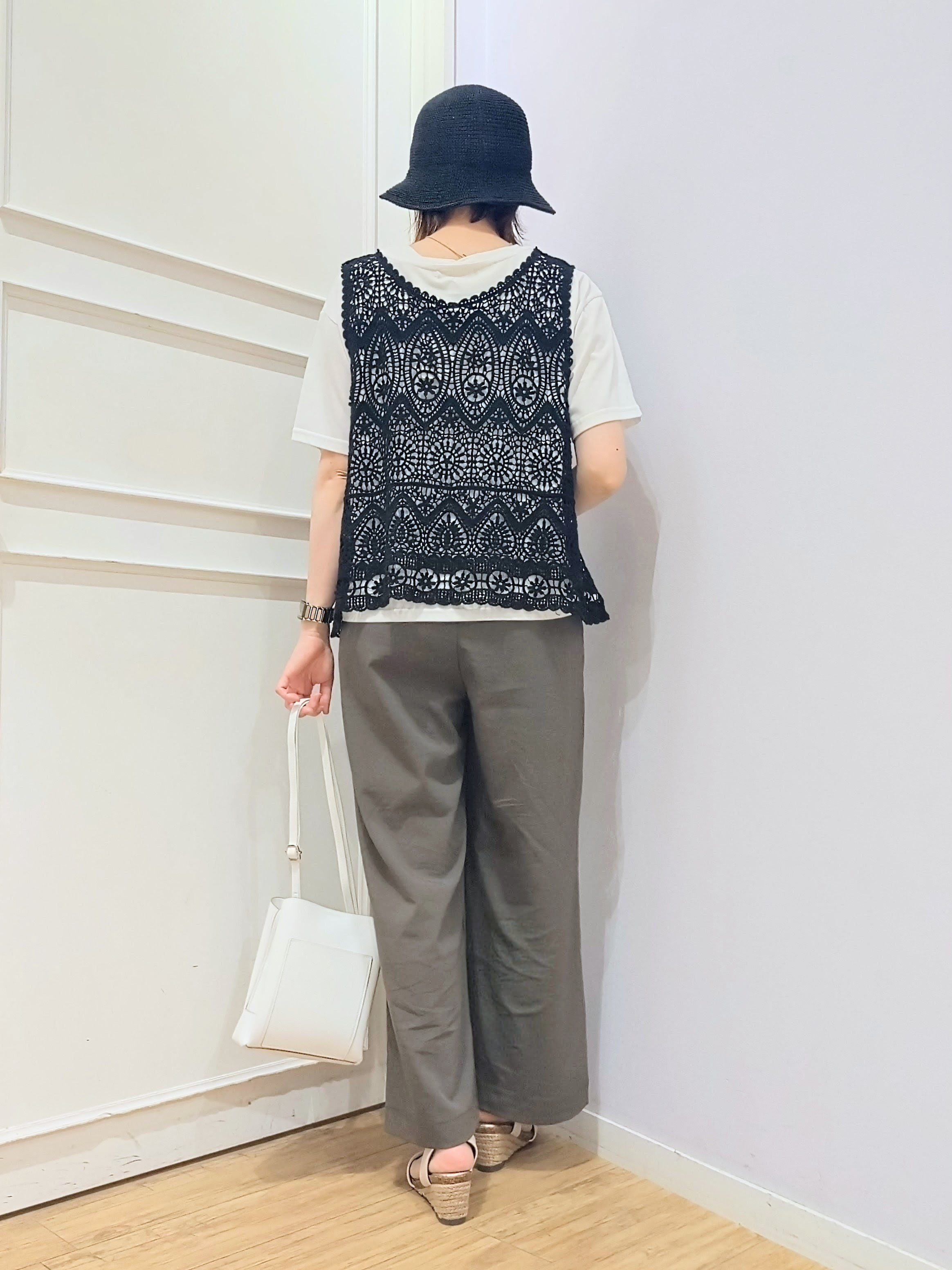 miomioさんの「SHOO･LA･RUE｜【高レビュー/S-LL/洗濯機可/セットアップ可】着丈選べる 軽凛(かろりん) フラップイージーパン」を使ったコーディネート