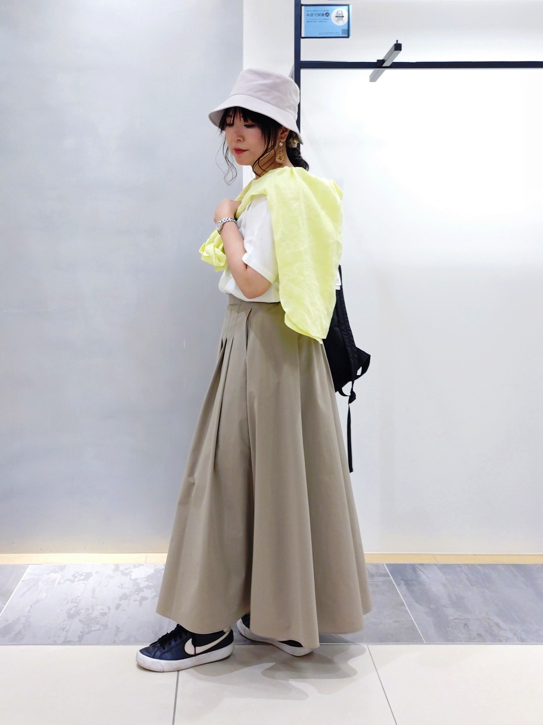 TOMOMIさんの「INDIVI｜【汗ジミ防止／褒められTシャツ】上品カジュアル！ドルマンTシャツ」を使ったコーディネート