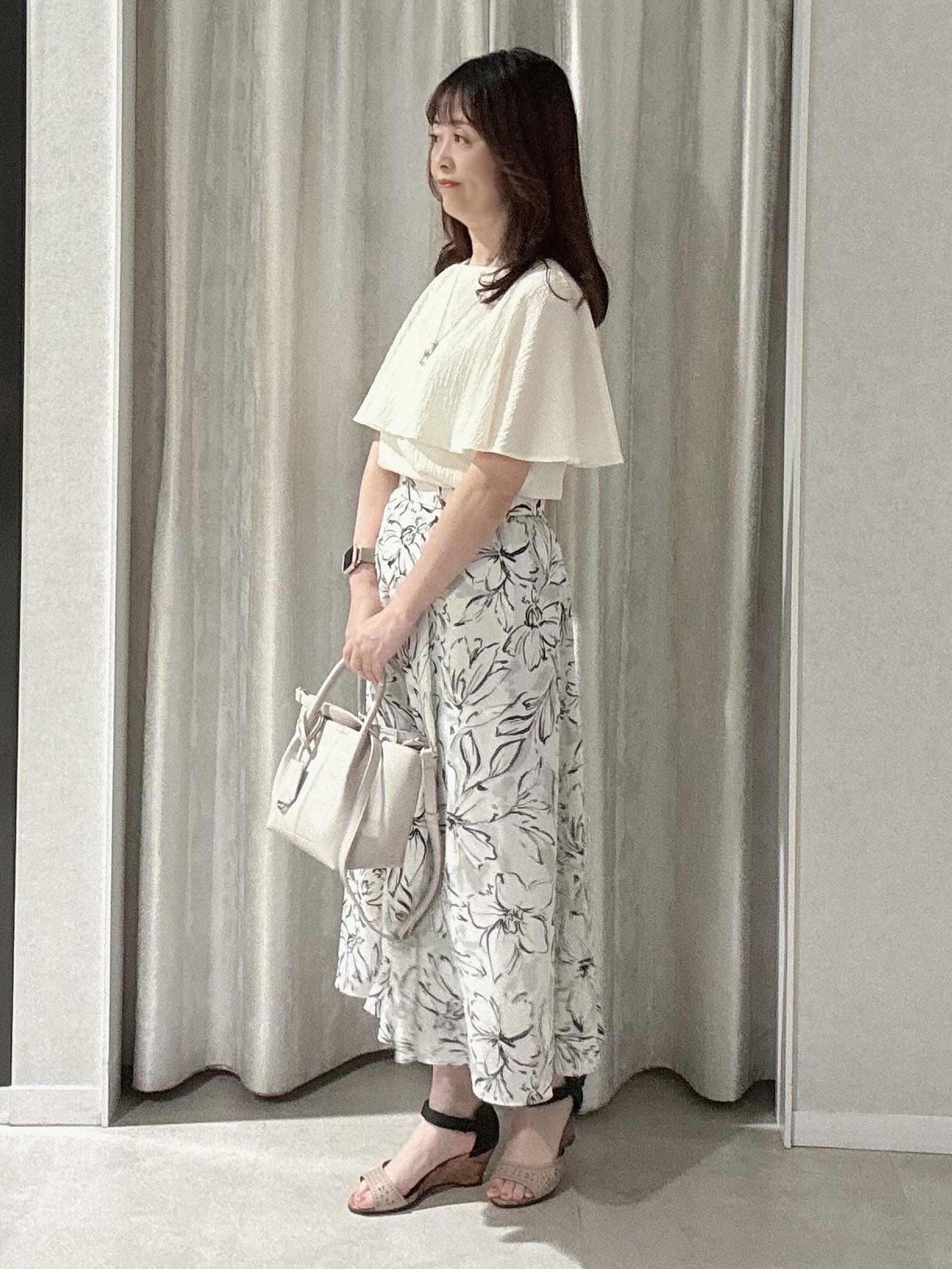 makiさんの「UNTITLED｜【洗える/ストレッチ性/フェミニン】ケープデザインブラウス」を使ったコーディネート