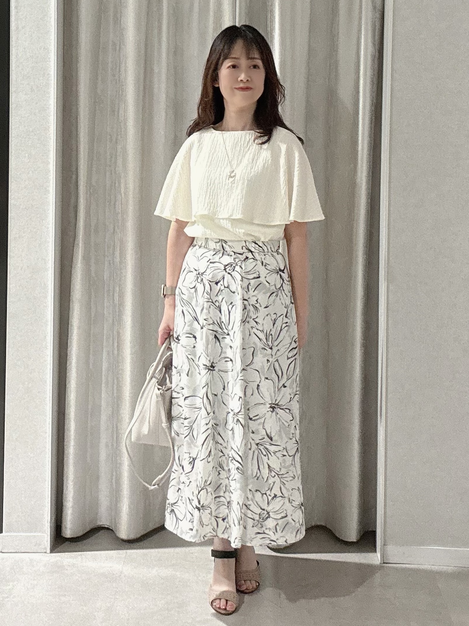 makiさんの「UNTITLED｜【洗える/ストレッチ性/フェミニン】ケープデザインブラウス」を使ったコーディネート