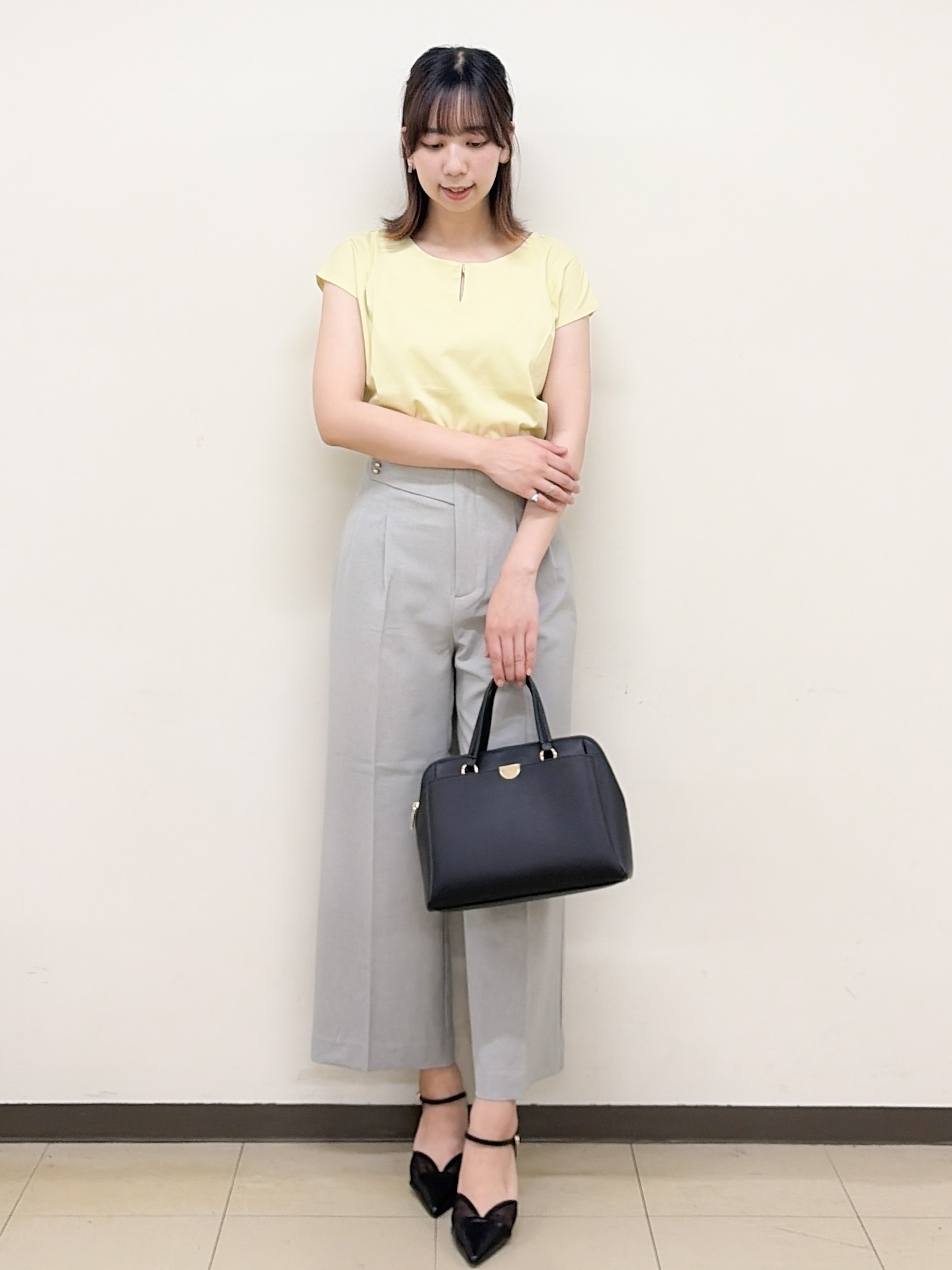 yurinaさんの「index｜【接触冷感】ビジューキーネックフレンチトップス《UVケア／洗濯機OK／XS～3L／8col》」を使ったコーディネート