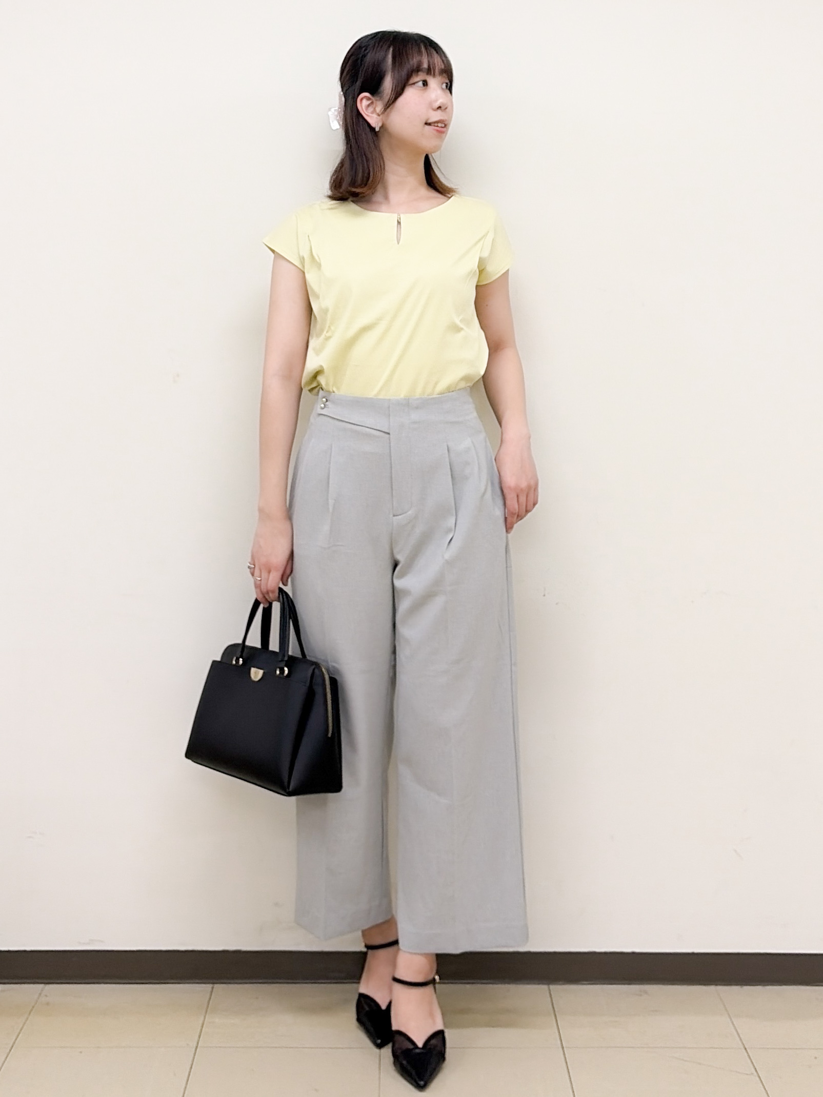 yurinaさんの「index｜【接触冷感】ビジューキーネックフレンチトップス《UVケア／洗濯機OK／XS～3L／8col》」を使ったコーディネート