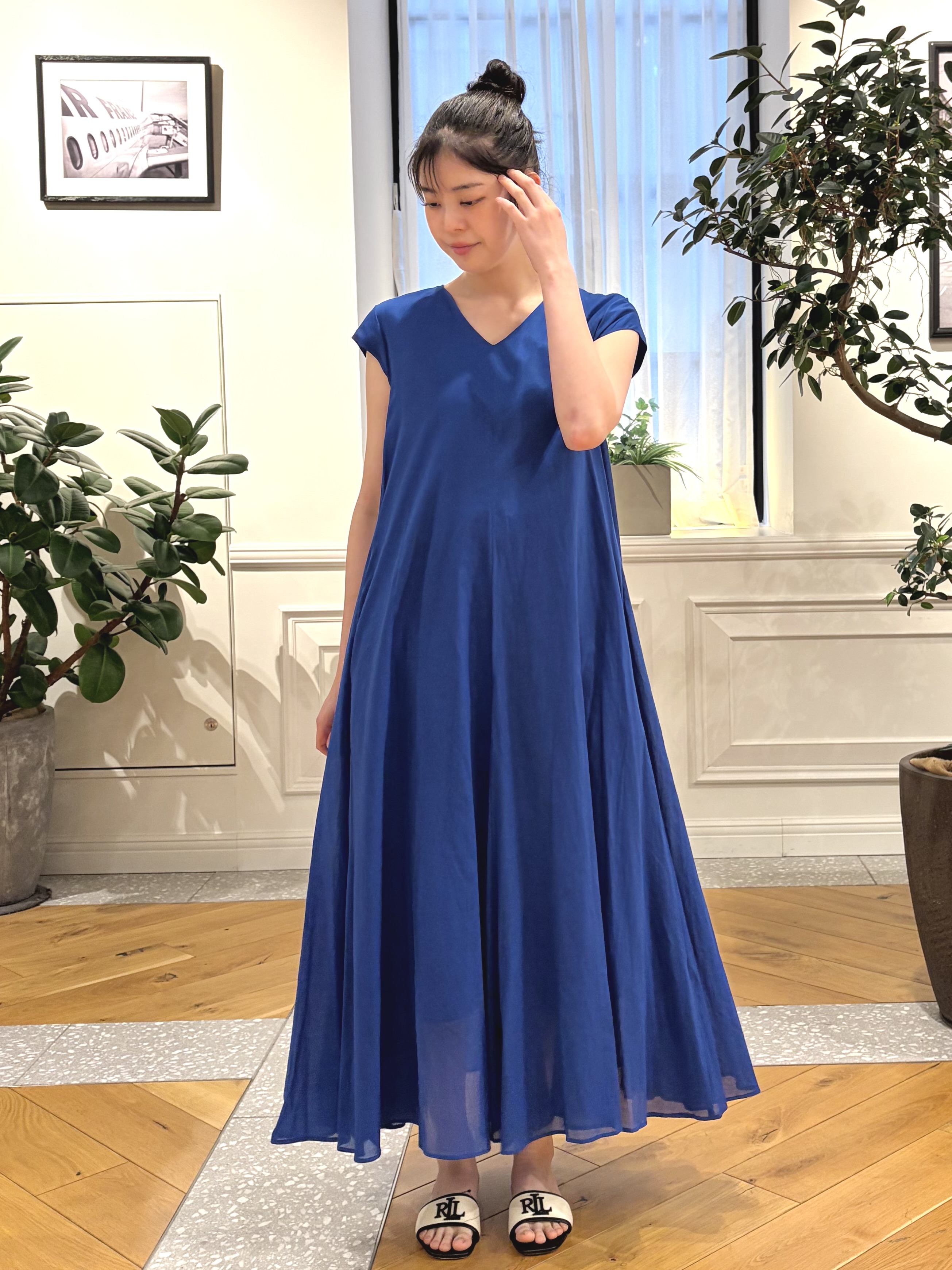 pupiさんの「DRESSTERIOR｜【きれいめ/ウォッシャブル】コットンローンフレンチスリーブワンピ」を使ったコーディネート
