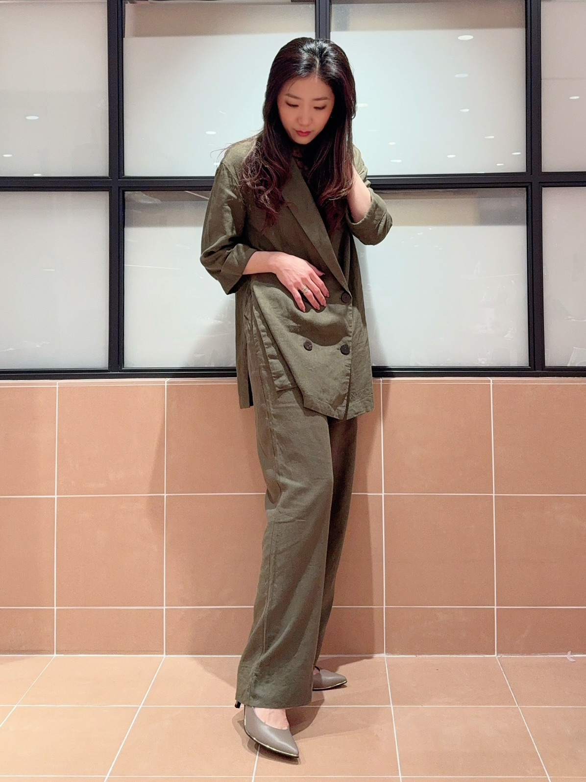 kaoriさんの「ESPERANZA｜【12時間パンプス】約7.5㎝　歩きやすくて疲れにくい」を使ったコーディネート