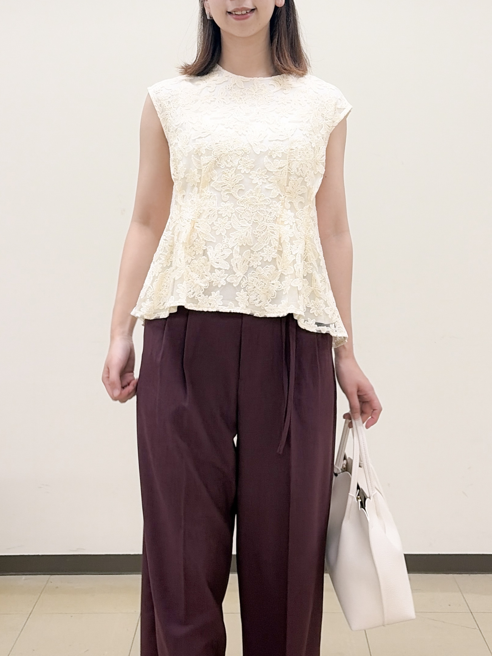 yurinaさんの「index｜シアーフラワー刺繍ペプラムブラウス【イージーアイロン／洗濯機OK】」を使ったコーディネート