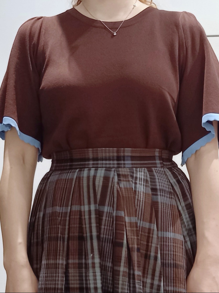 miiさんの「grove｜高評価！【シリーズ累計36万枚！名品ニット】やわらかドライタッチ スカラップスリーブニット」を使ったコーディネート