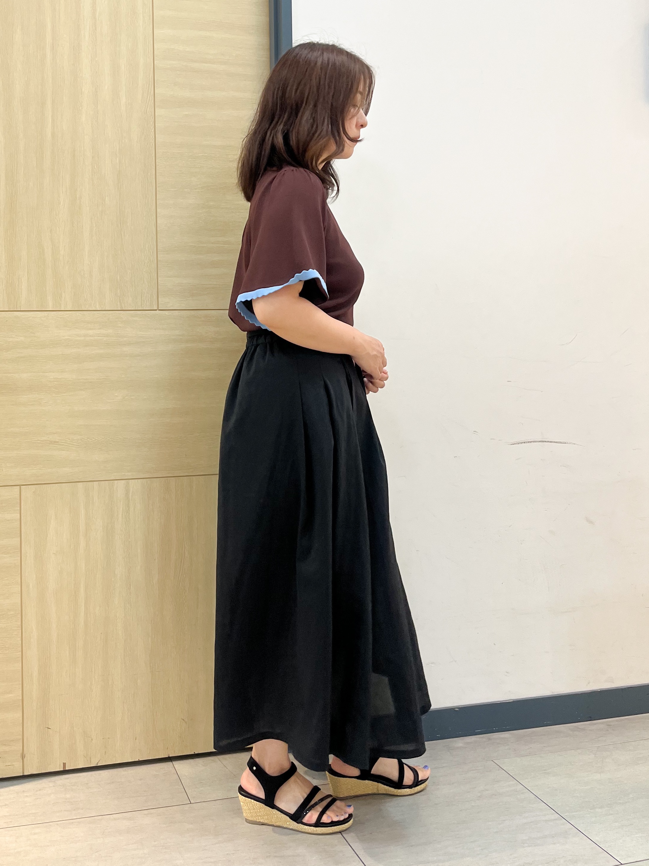 YOさんの「grove｜高評価！【シリーズ累計36万枚！名品ニット】やわらかドライタッチ スカラップスリーブニット」を使ったコーディネート
