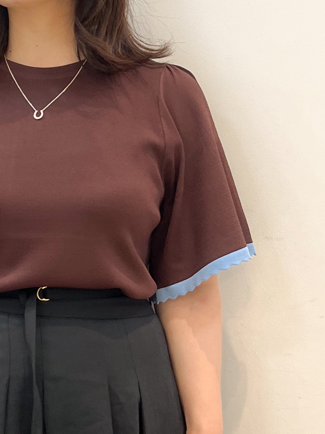 YOさんの「grove｜高評価！【シリーズ累計36万枚！名品ニット】やわらかドライタッチ スカラップスリーブニット」を使ったコーディネート