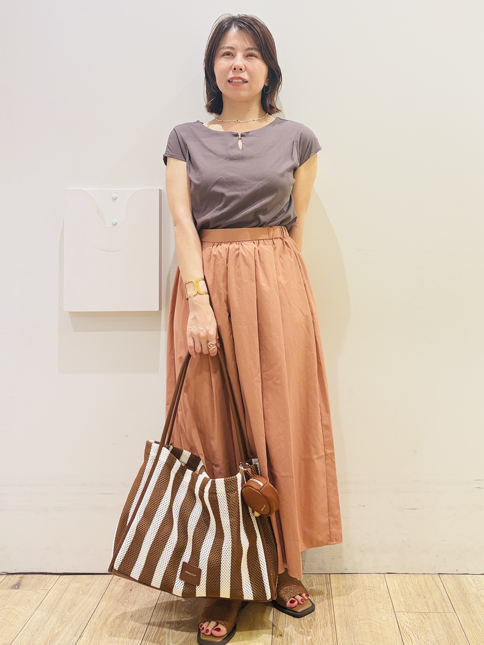 YUKOさんの「index｜フラワー刺繍シアーシャツ【洗濯機OK／イージーアイロン】」を使ったコーディネート