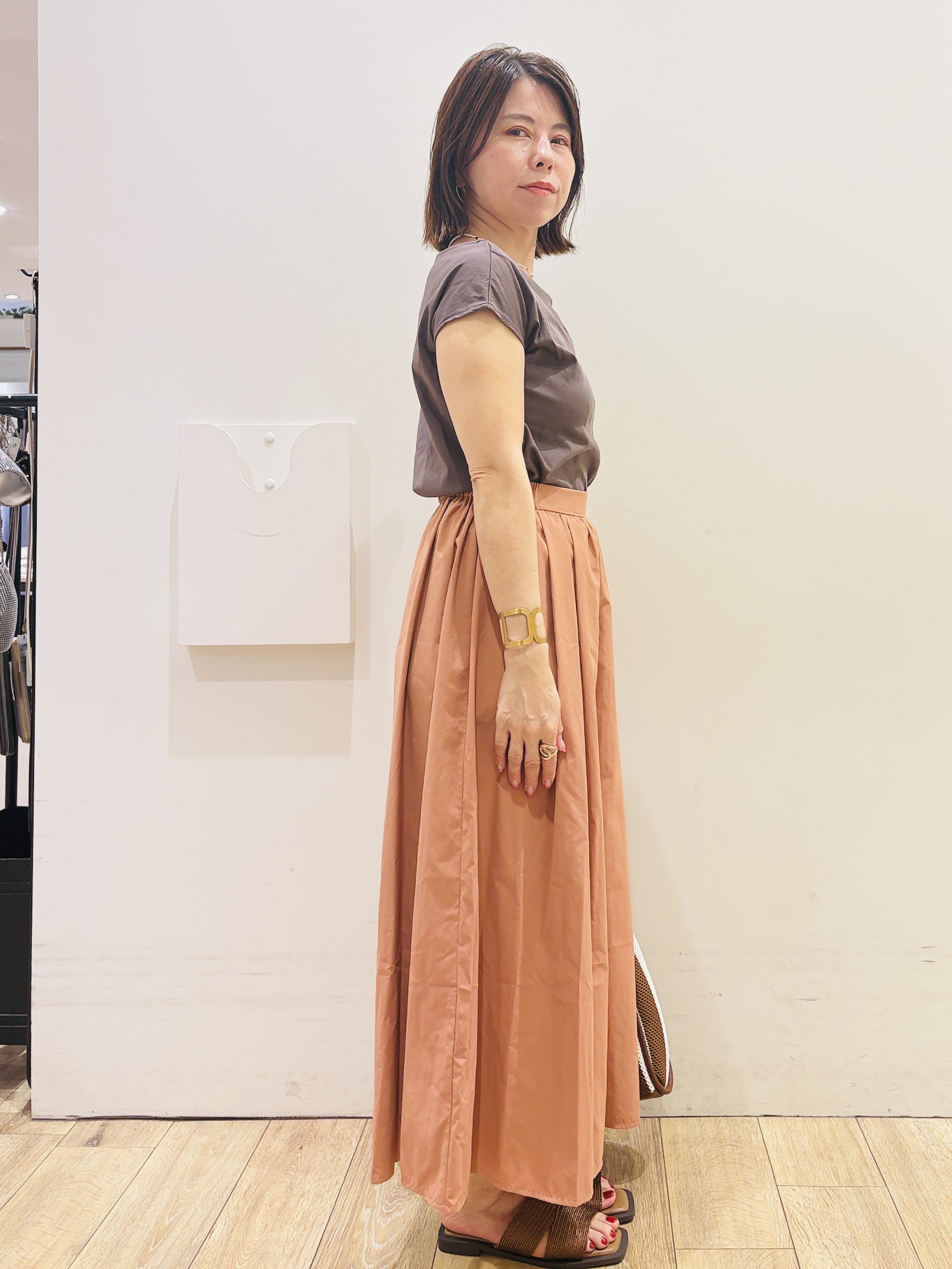 YUKOさんの「index｜フラワー刺繍シアーシャツ【洗濯機OK／イージーアイロン】」を使ったコーディネート