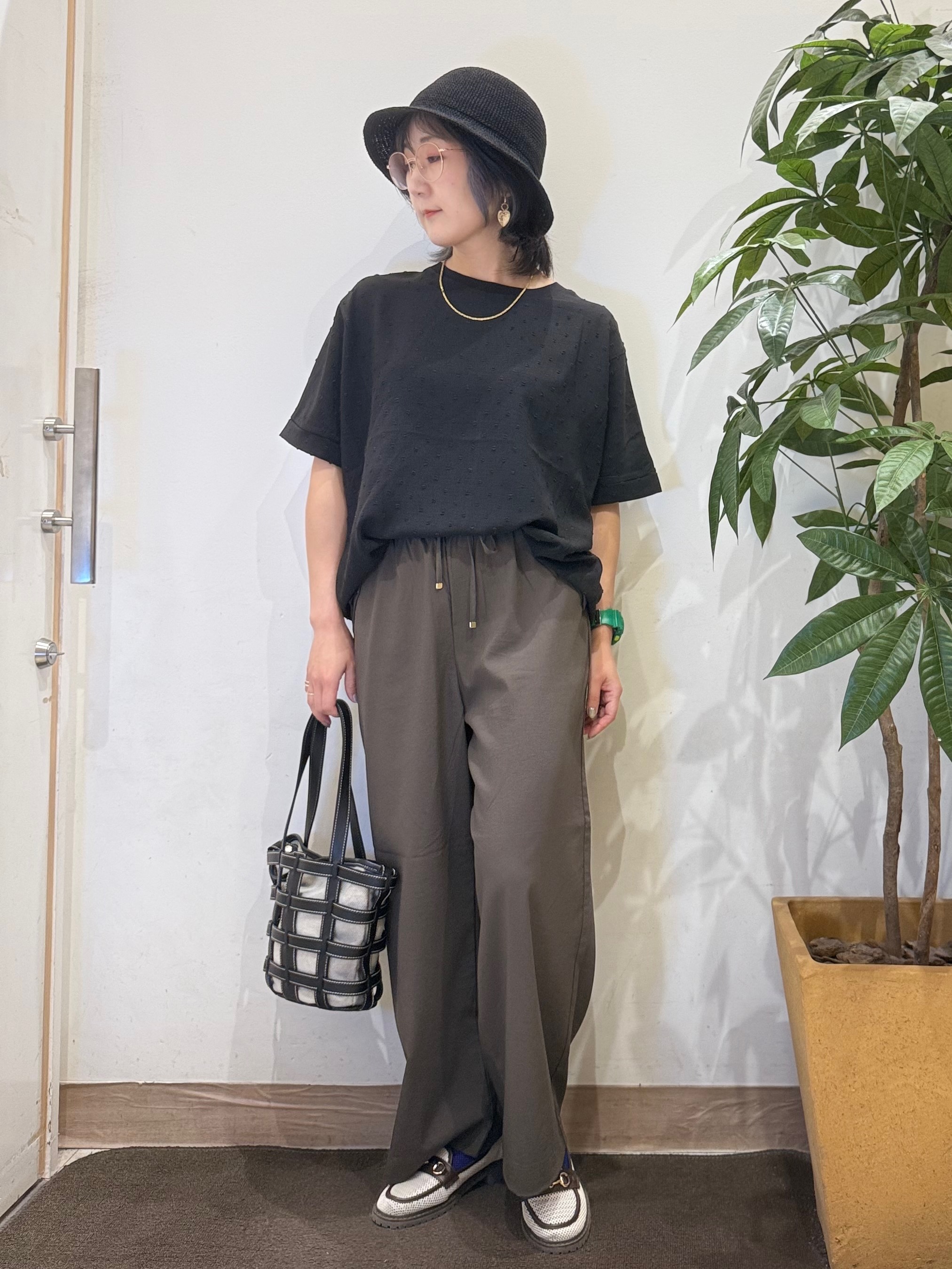 misakiさんの「SHOO･LA･RUE｜【洗濯後しわになりにくい/体型カバー】ドビードットで上品に ドルマントップス」を使ったコーディネート