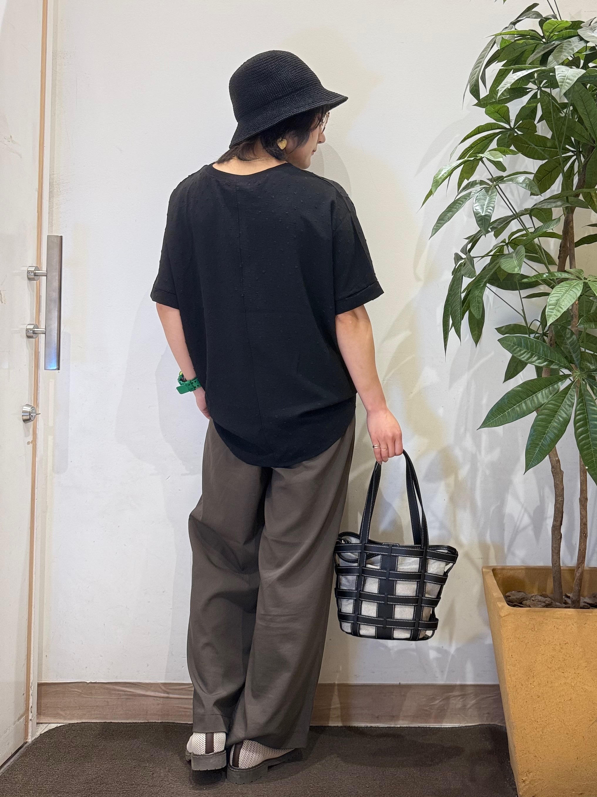 misakiさんの「SHOO･LA･RUE｜【洗濯後しわになりにくい/体型カバー】ドビードットで上品に ドルマントップス」を使ったコーディネート