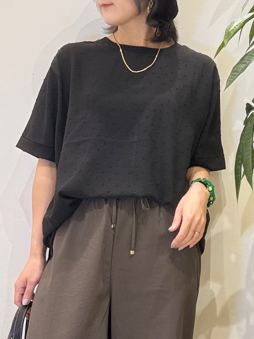 misakiさんの「SHOO･LA･RUE｜【洗濯後しわになりにくい/体型カバー】ドビードットで上品に ドルマントップス」を使ったコーディネート