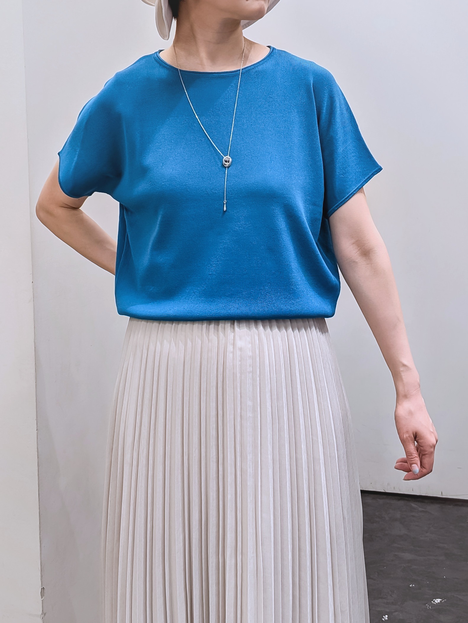 やまちゃんさんの「grove｜【シリーズ累計36万枚！名品ニット】やわらかドライタッチ ドルマンニット」を使ったコーディネート
