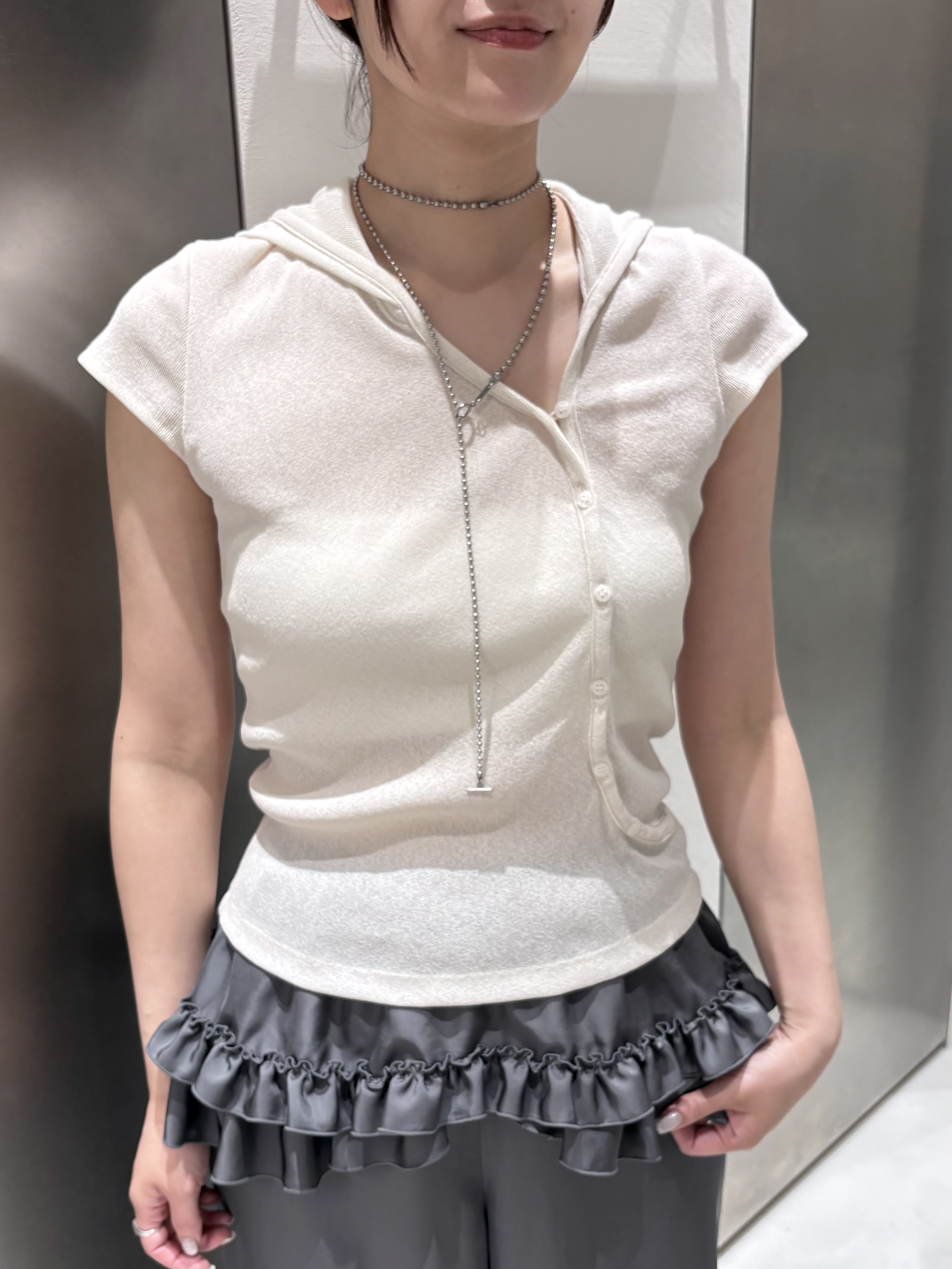iwamiさんの「CODE A｜soft button hood tee」を使ったコーディネート