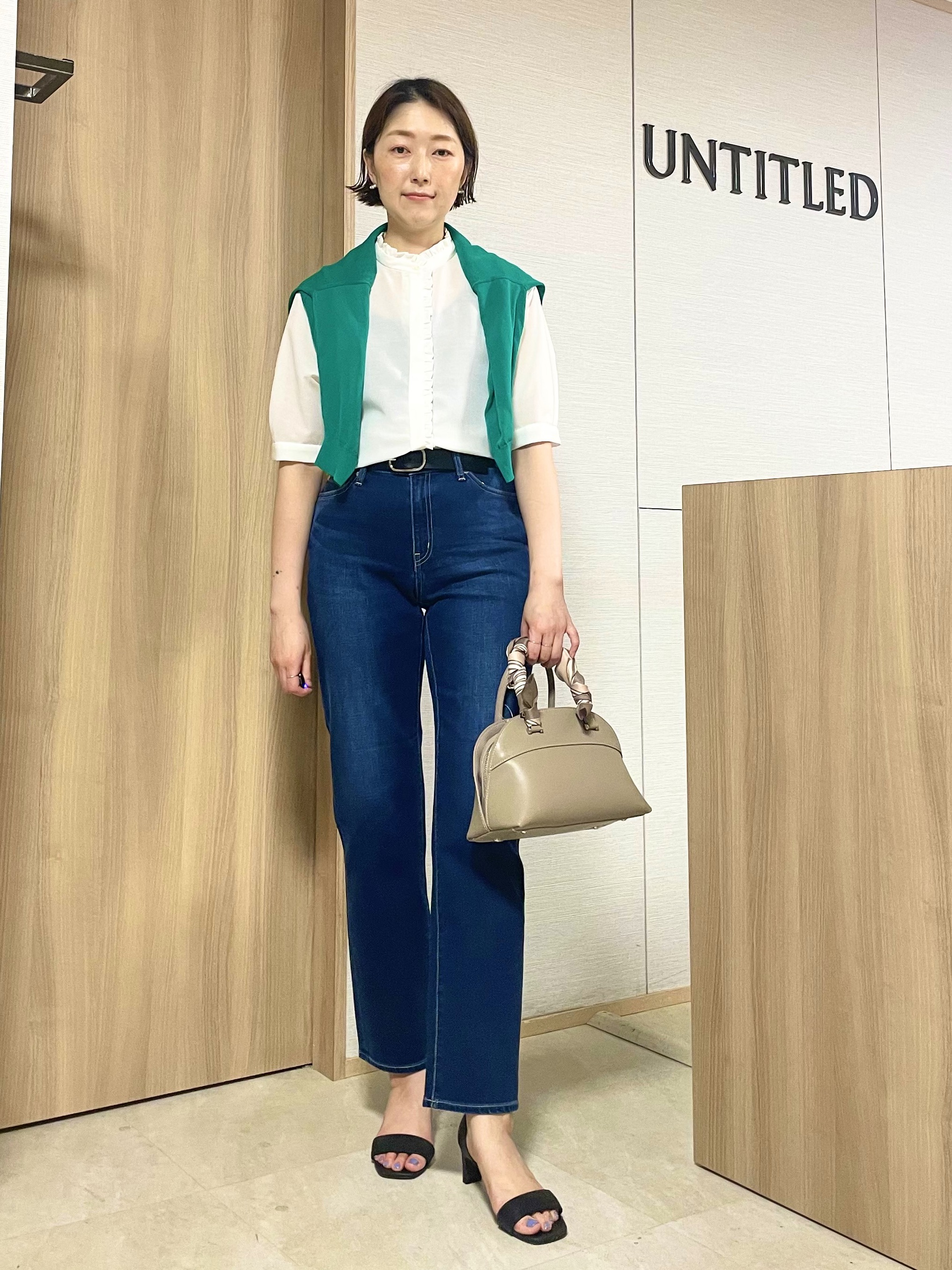aliceさんの「UNTITLED｜【接触冷感/通気性/洗える】スタンドカラーフリルブラウス」を使ったコーディネート