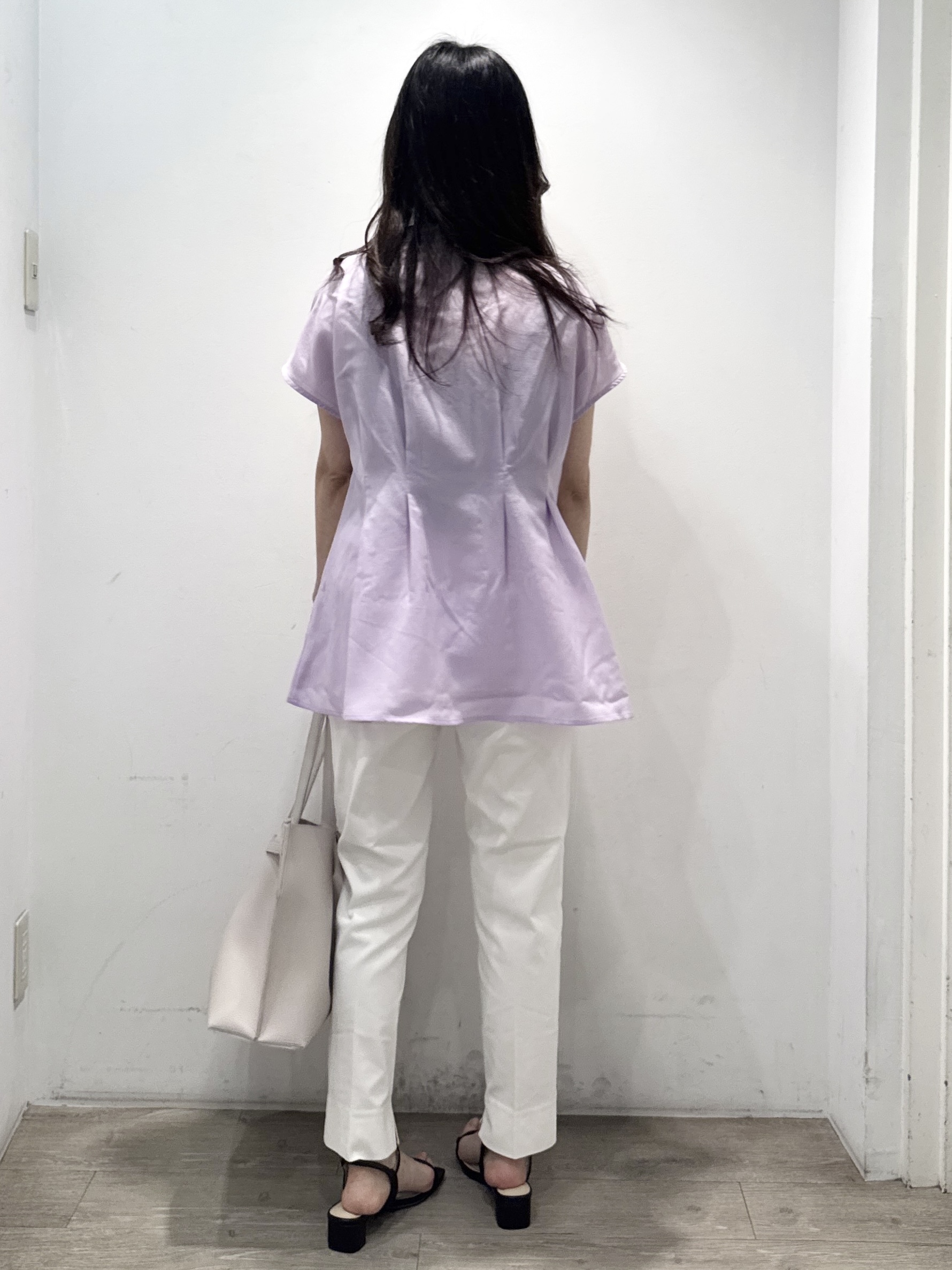 yuicciさんの「OPAQUE.CLIP｜【接触冷感／吸水速乾】リネンライク タックフレンチスリーブブラウス《洗濯機OK》」を使ったコーディネート
