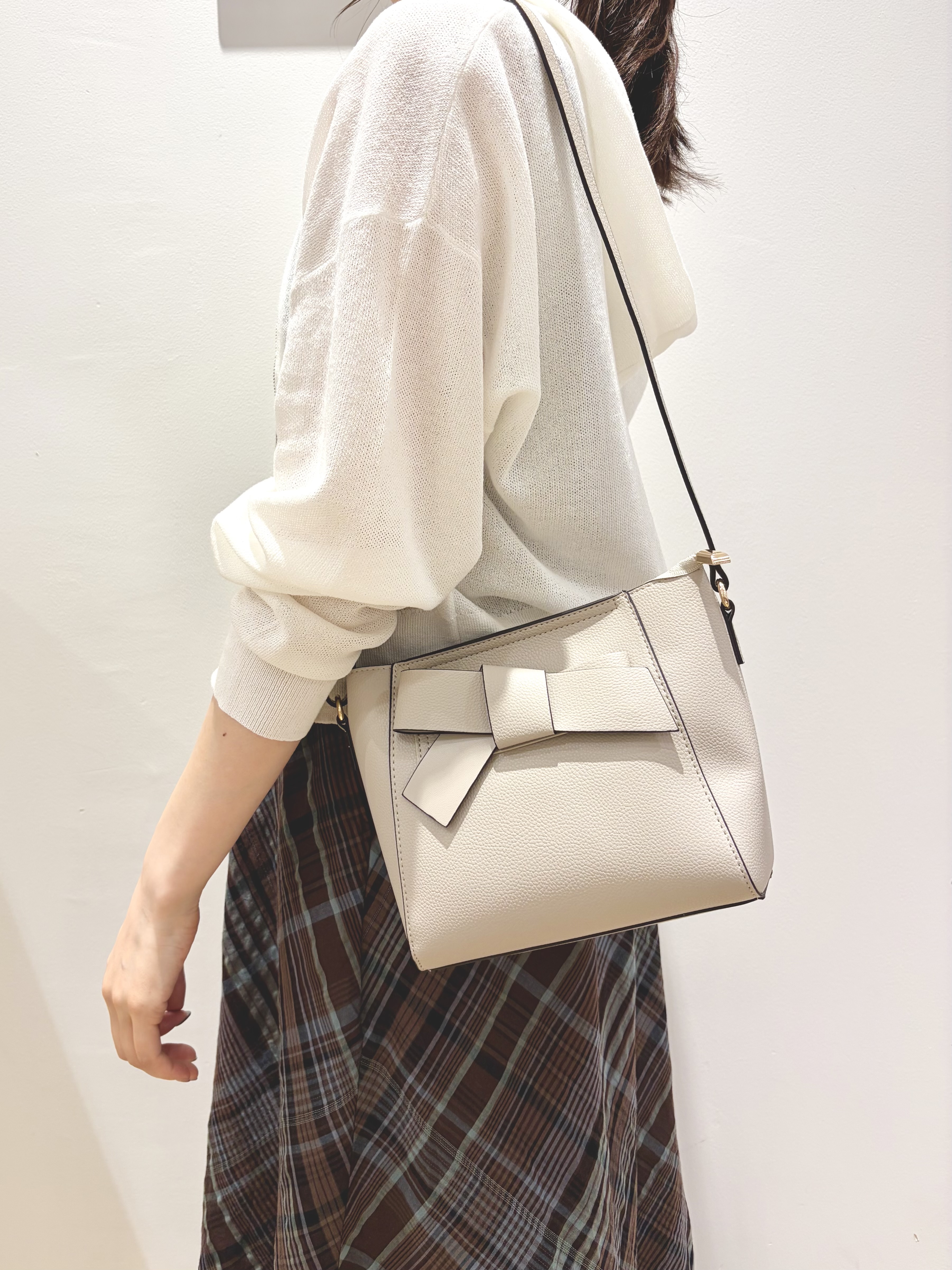 kikiさんの「grove｜高評価！【洗える/名品】大人の透け感、シアーカーディガン」を使ったコーディネート