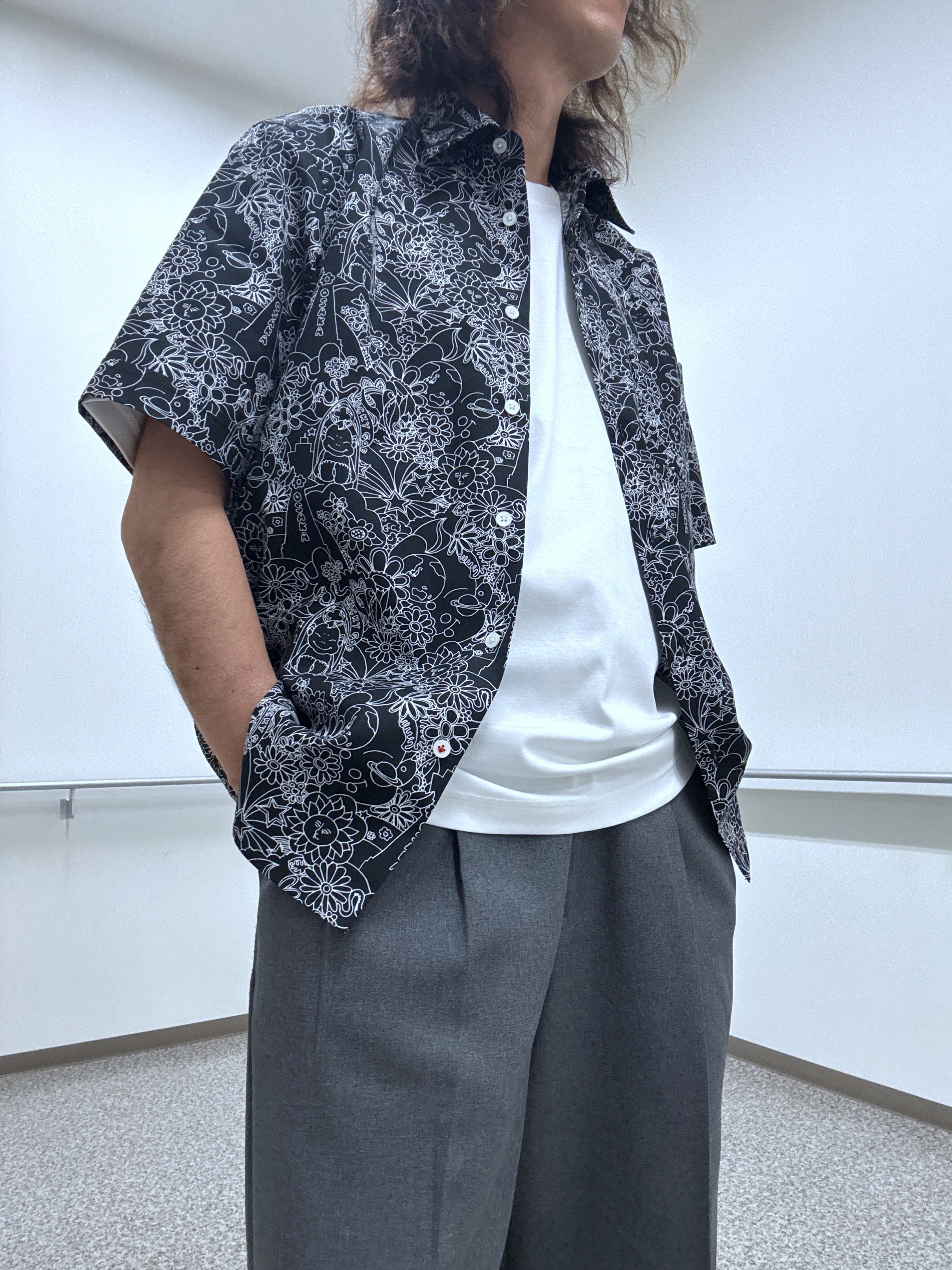 おーのさんの「TAKEO KIKUCHI｜【BOWLER HAT LABEL】ビリケンさんプリント 半袖シャツ」を使ったコーディネート