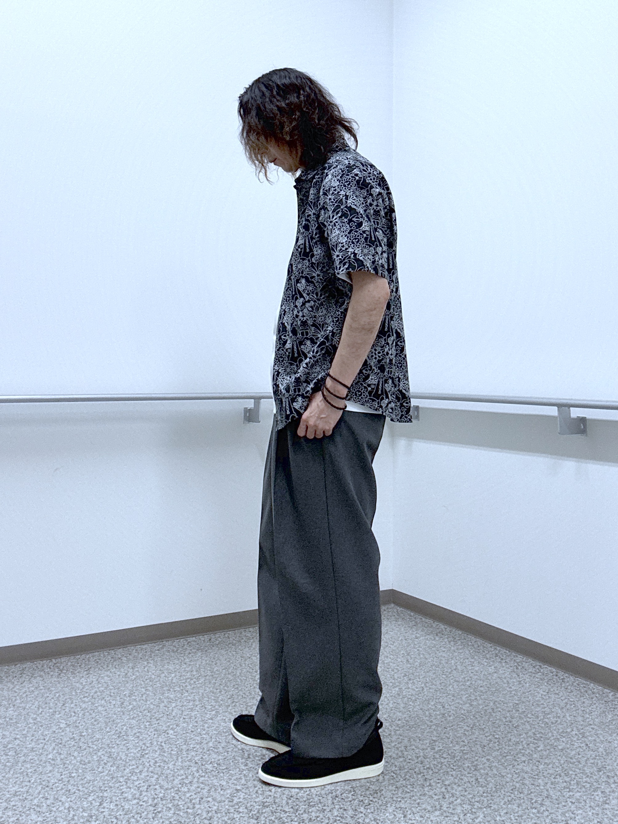 おーのさんの「TAKEO KIKUCHI｜【BOWLER HAT LABEL】ビリケンさんプリント 半袖シャツ」を使ったコーディネート