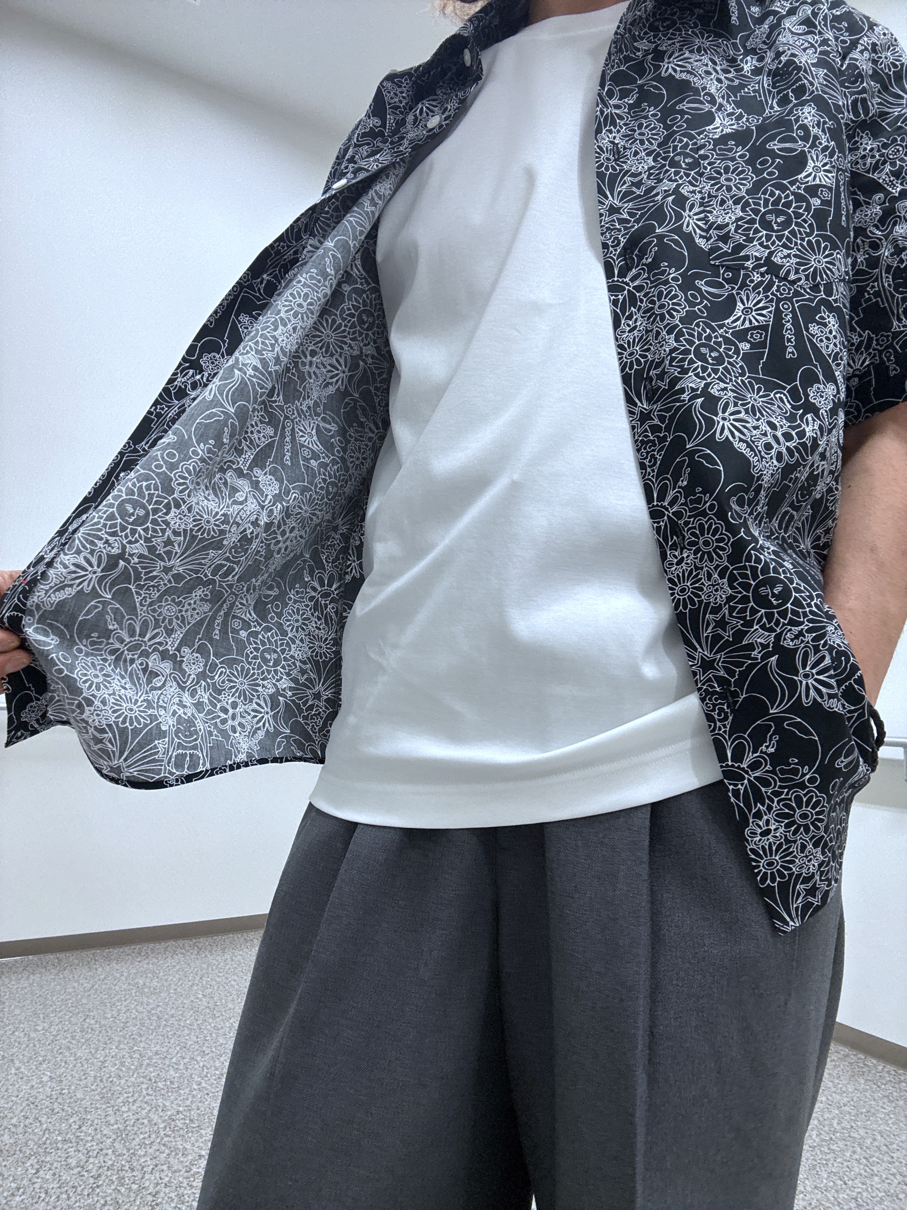 おーのさんの「TAKEO KIKUCHI｜【BOWLER HAT LABEL】ビリケンさんプリント 半袖シャツ」を使ったコーディネート
