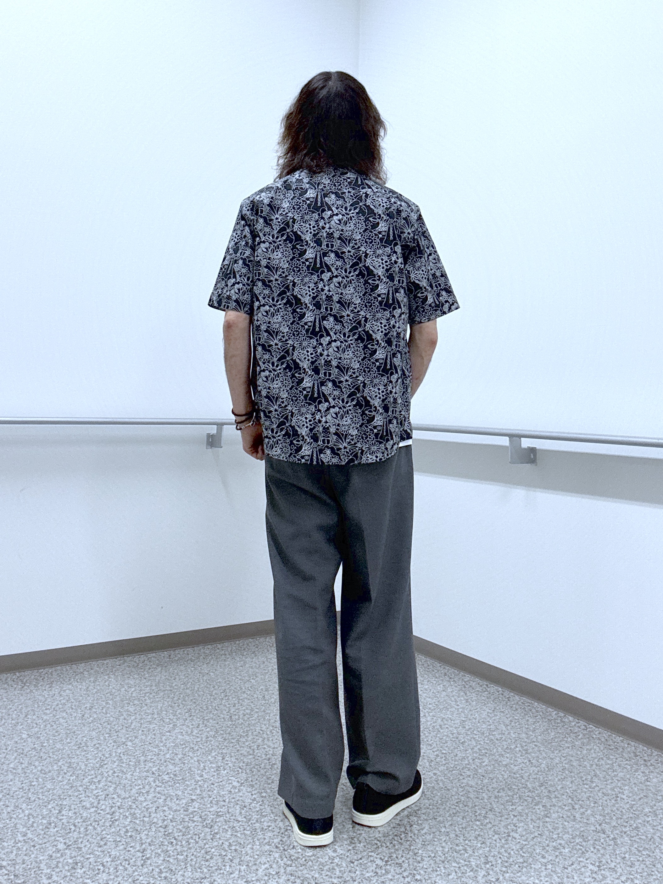 おーのさんの「TAKEO KIKUCHI｜【BOWLER HAT LABEL】ビリケンさんプリント 半袖シャツ」を使ったコーディネート