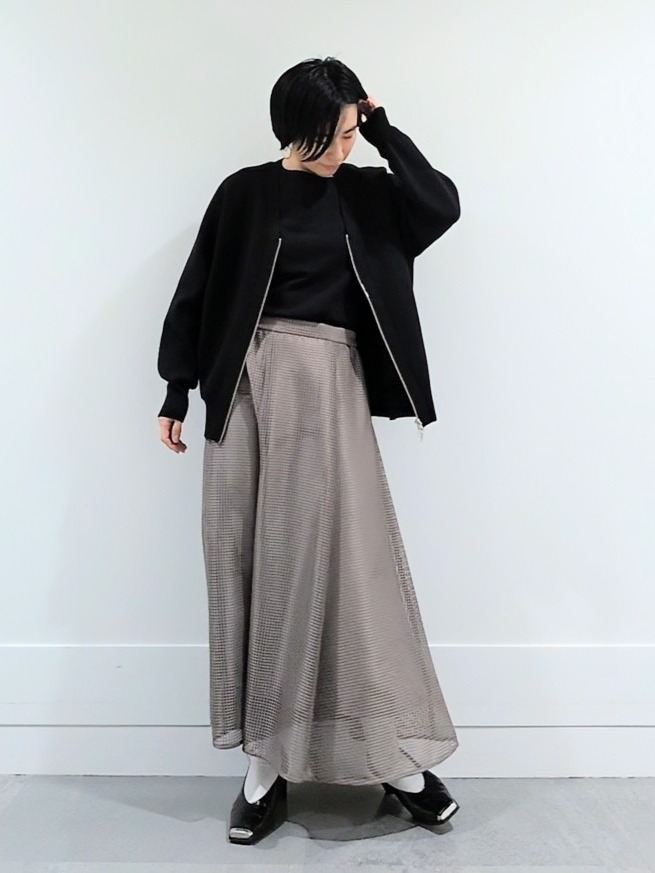 ミズタさんの「UNTITLED｜【洗える/清涼感】袖スリットニットプルオーバー」を使ったコーディネート