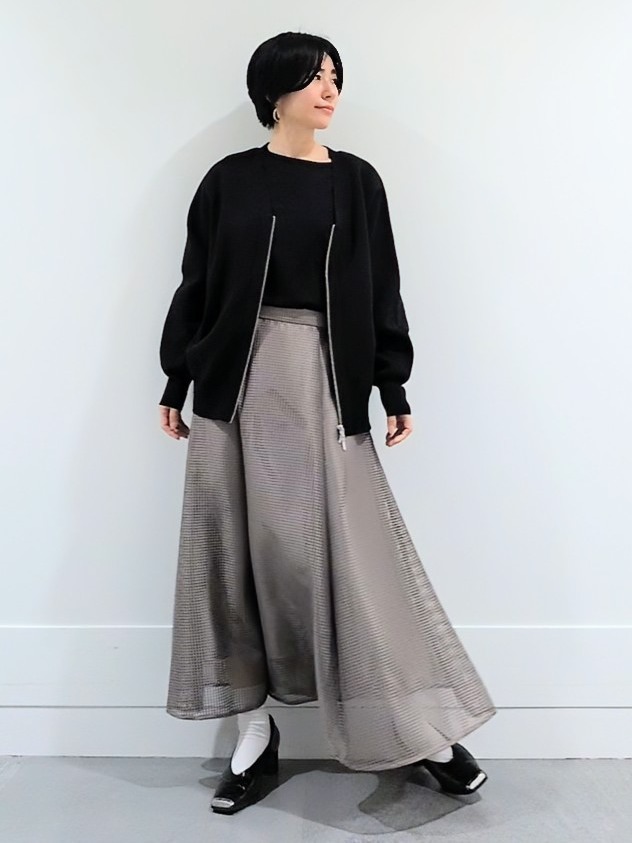 ミズタさんの「UNTITLED｜【洗える/清涼感】袖スリットニットプルオーバー」を使ったコーディネート