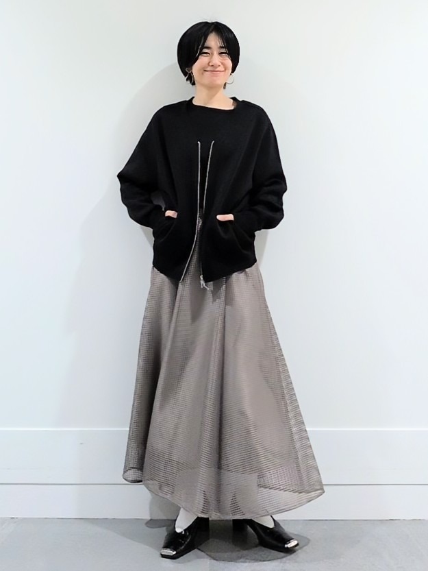 ミズタさんの「UNTITLED｜【洗える/清涼感】袖スリットニットプルオーバー」を使ったコーディネート
