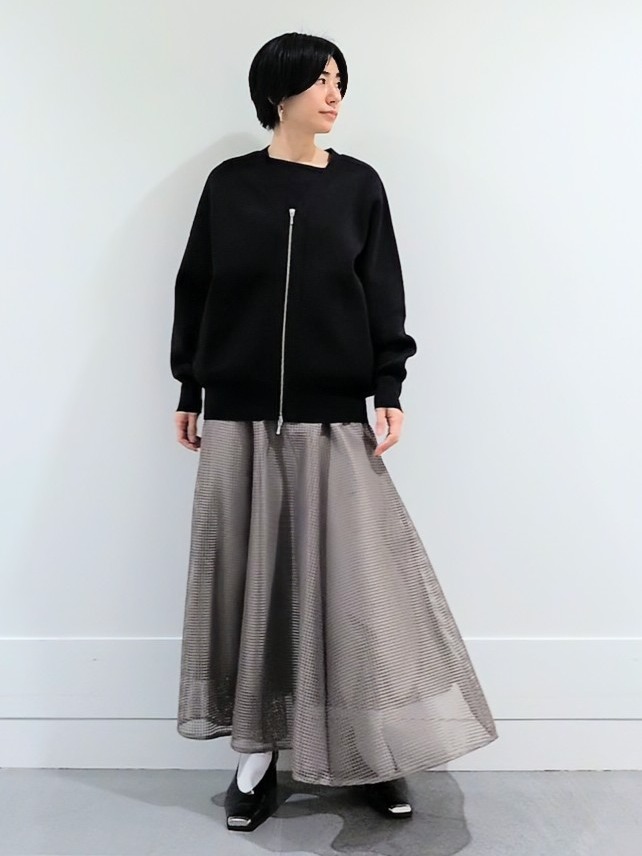 ミズタさんの「UNTITLED｜【洗える/清涼感】袖スリットニットプルオーバー」を使ったコーディネート