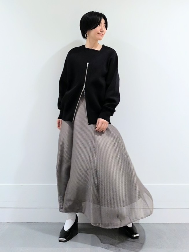 ミズタさんの「UNTITLED｜【洗える/清涼感】袖スリットニットプルオーバー」を使ったコーディネート