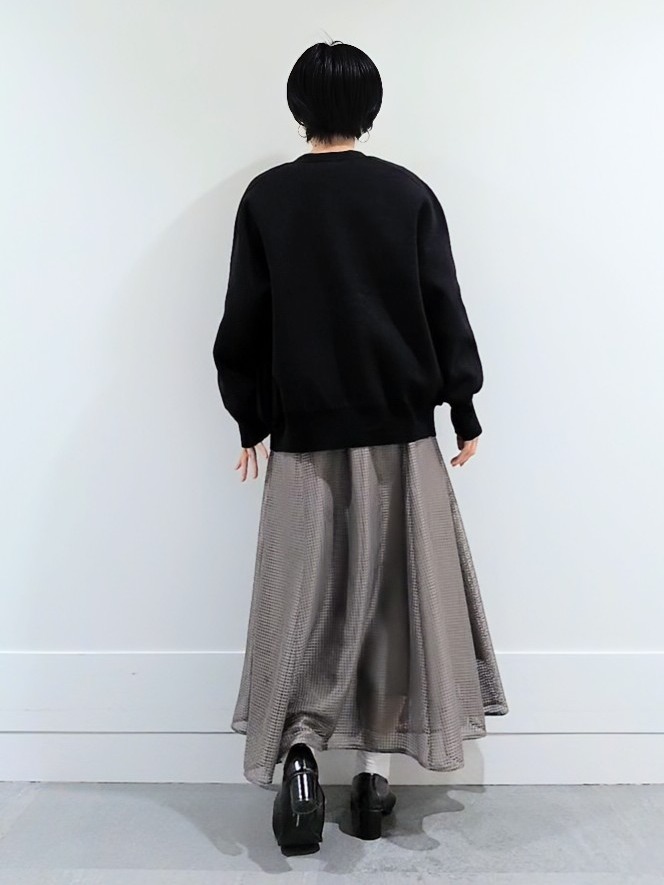 ミズタさんの「UNTITLED｜【洗える/清涼感】袖スリットニットプルオーバー」を使ったコーディネート
