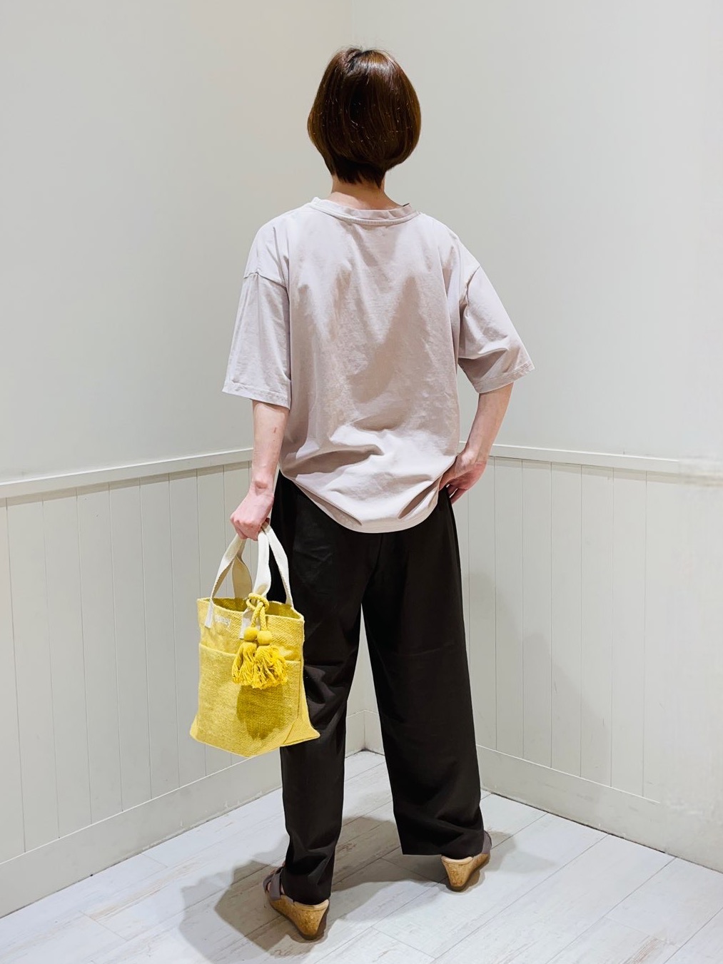 あきさんの「SHOO･LA･RUE｜【S-LL/洗濯機可】選べる3柄 ヴィンテージ風こなれアソートTシャツ」を使ったコーディネート