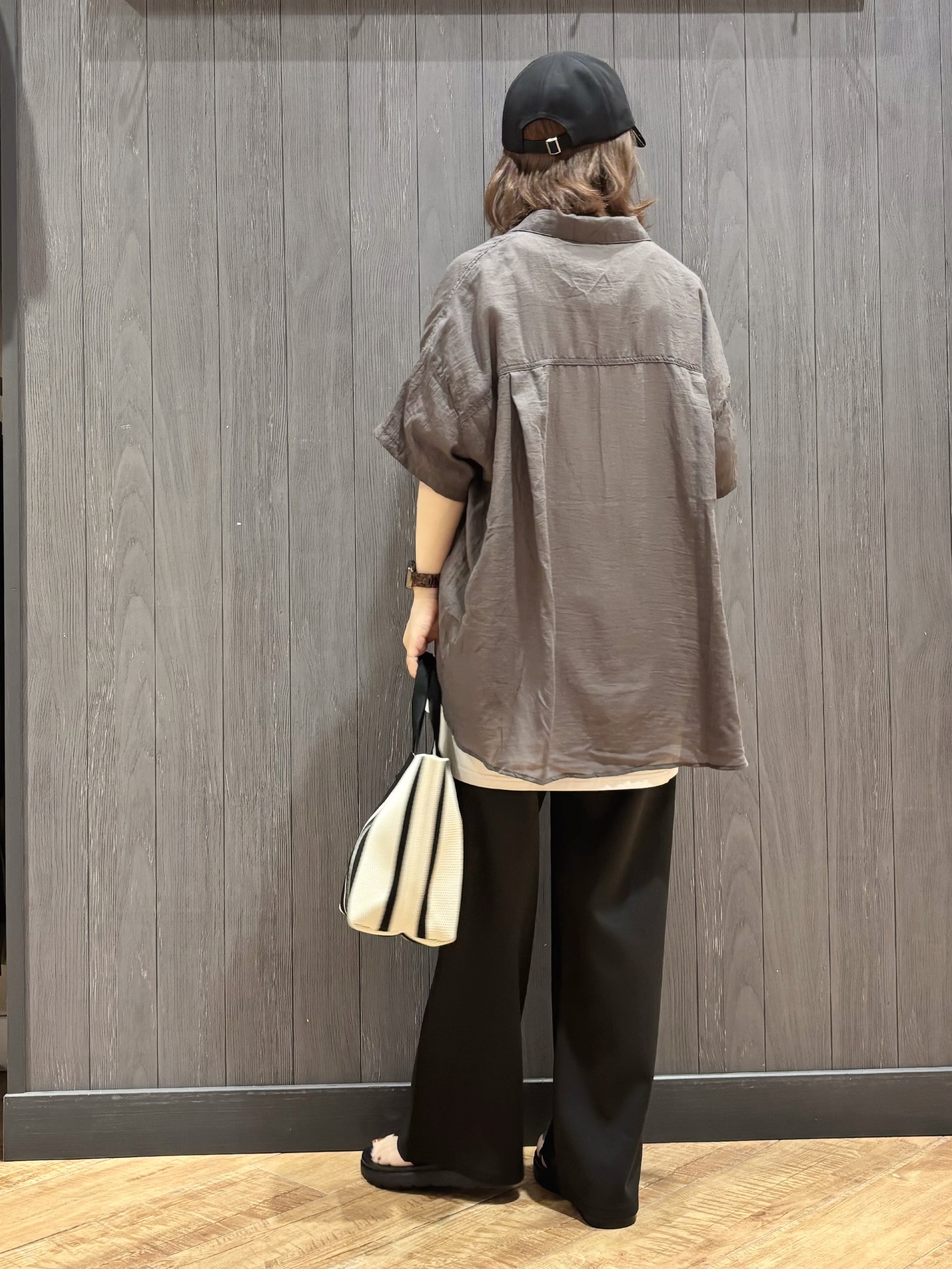 meiさんの「SHOO･LA･RUE｜ヒップがすっぽり隠れる やわらか5分袖シアーシャツ」を使ったコーディネート