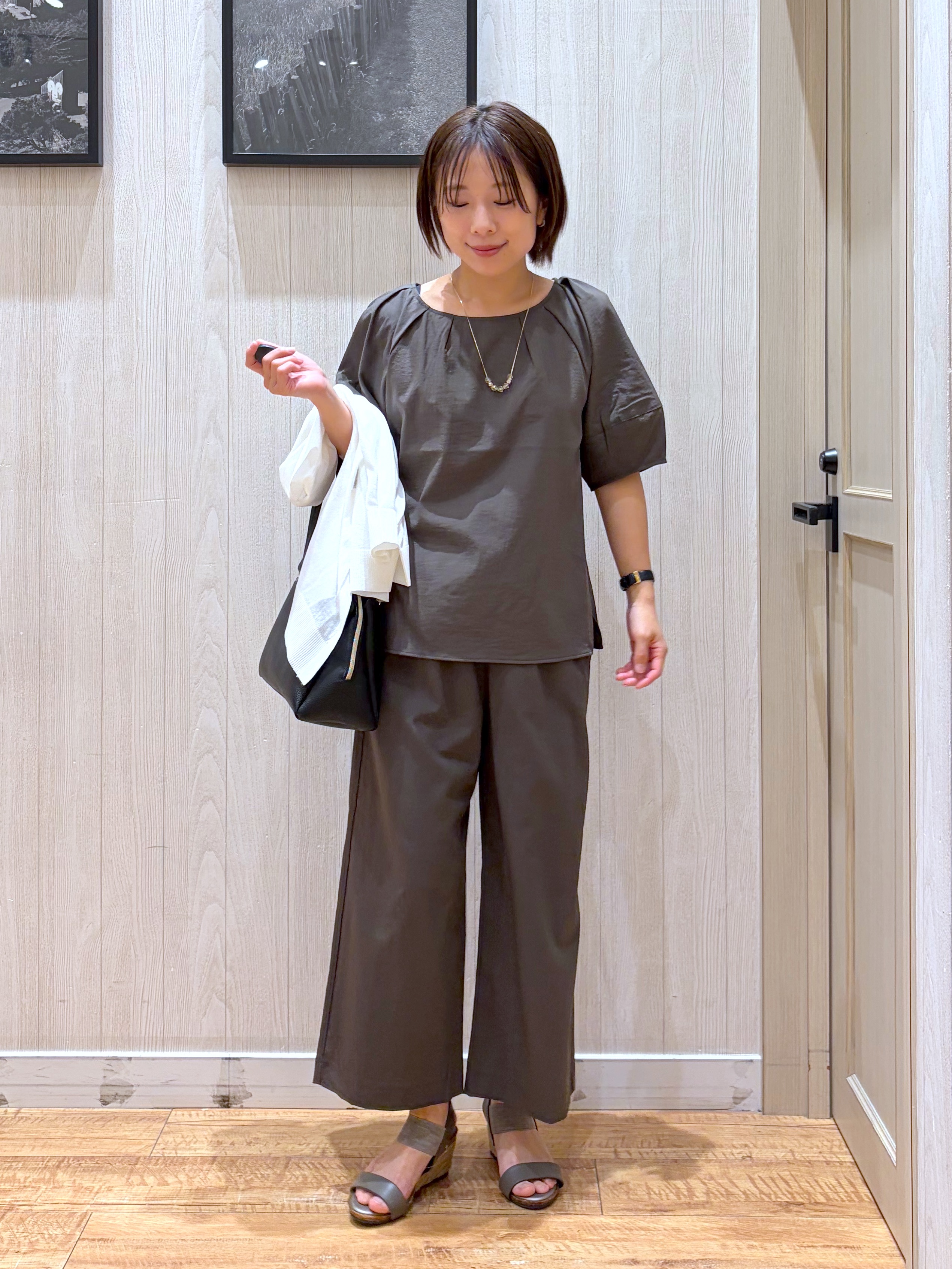 shirayuuuさんの「SHOO･LA･RUE｜【洗濯機可/S-LL】オンにもオフにも マルチに使えるボタンレスカーディガン」を使ったコーディネート