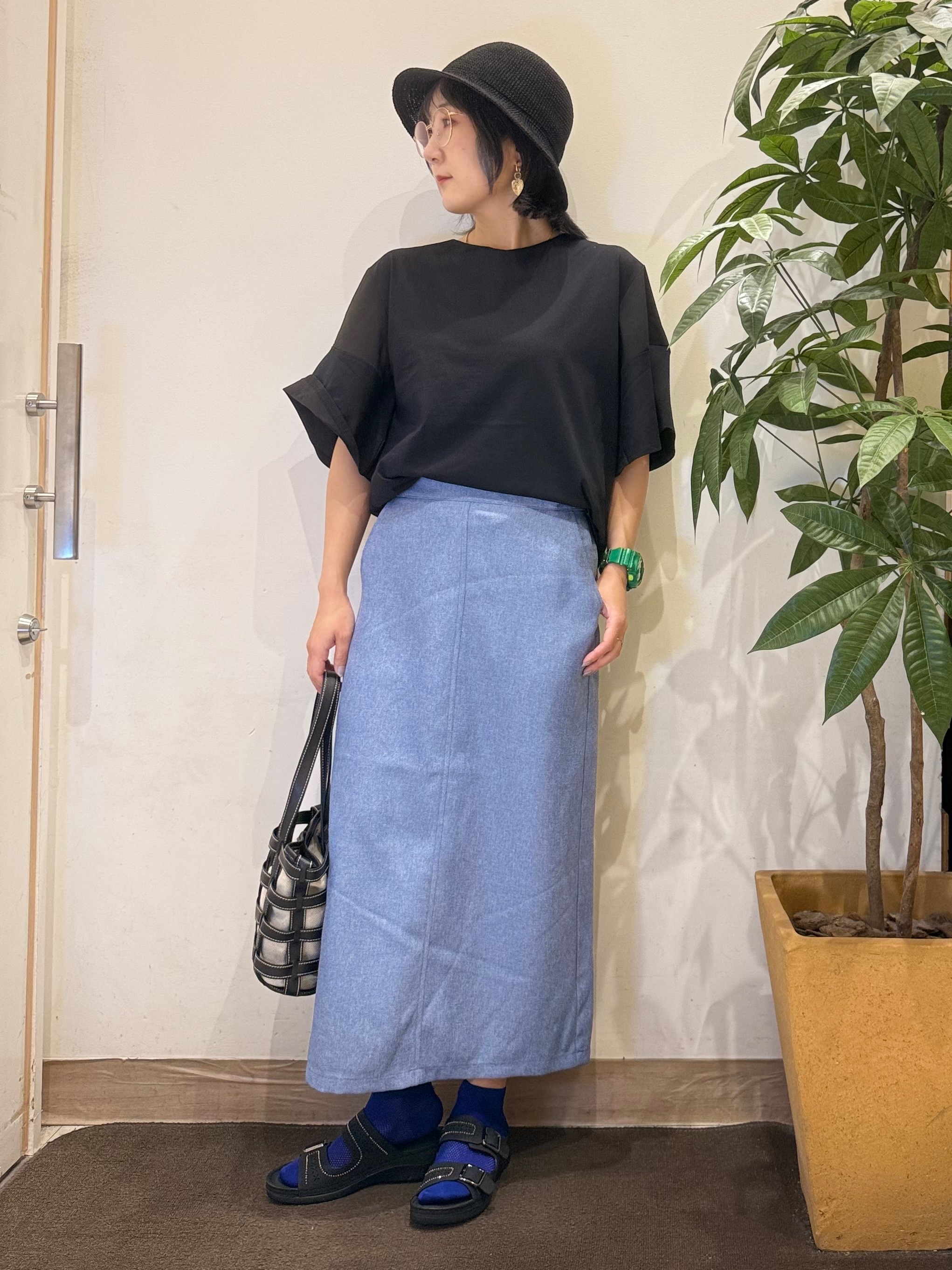 misakiさんの「SHOO･LA･RUE｜【S-LL/洗濯機可/体型カバー】フレアスリーブで二の腕を自然に隠せる 浅VネックTシャツ」を使ったコーディネート