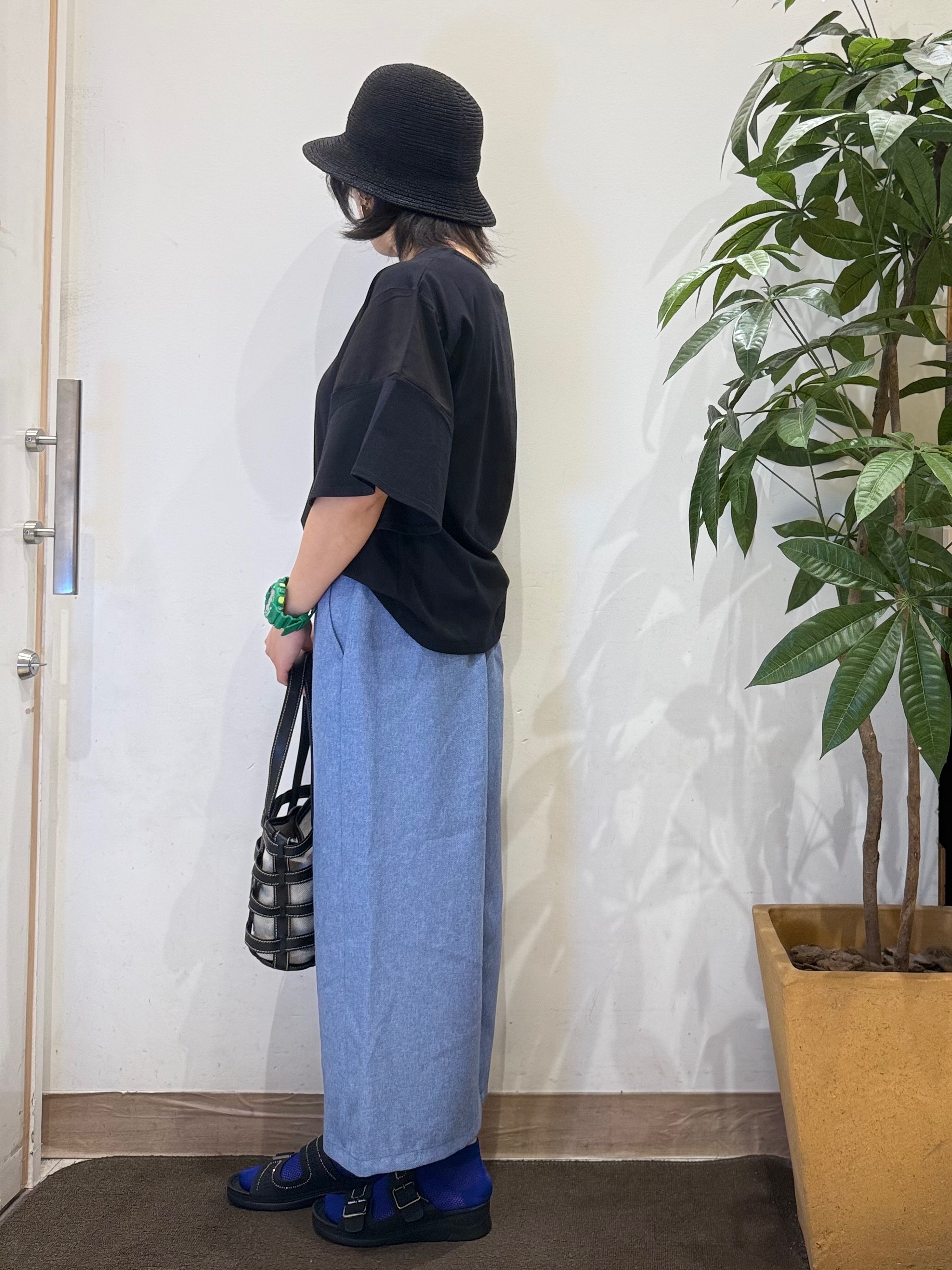 misakiさんの「SHOO･LA･RUE｜【S-LL/洗濯機可/体型カバー】フレアスリーブで二の腕を自然に隠せる 浅VネックTシャツ」を使ったコーディネート