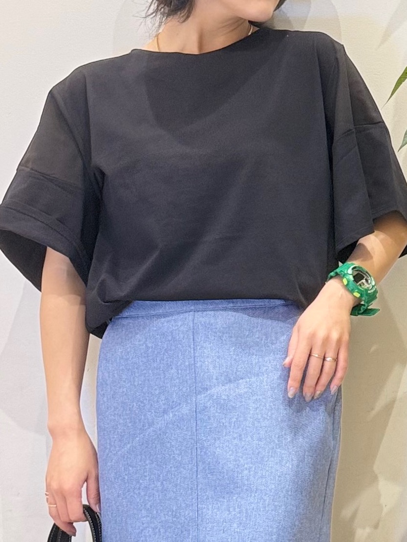 misakiさんの「SHOO･LA･RUE｜【S-LL/洗濯機可/体型カバー】フレアスリーブで二の腕を自然に隠せる 浅VネックTシャツ」を使ったコーディネート