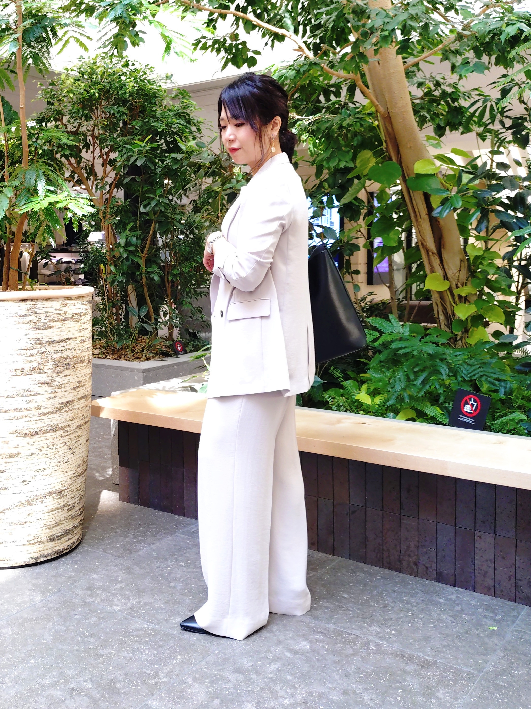TOMOMIさんの「INDIVI｜【洗える／多機能／SETUP可】着る日傘ダブルジャケット」を使ったコーディネート