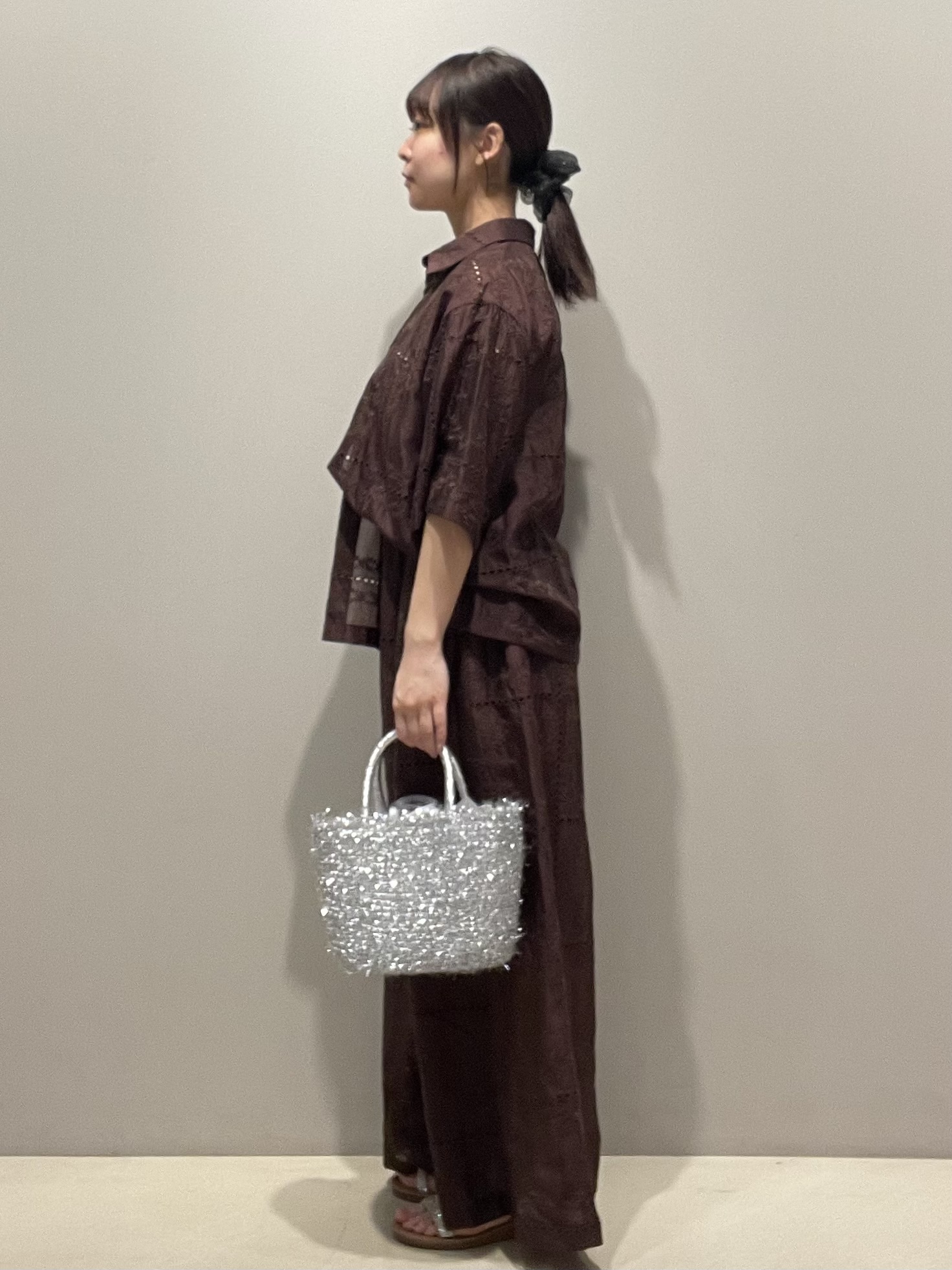 mikiさんの「OPAQUE.CLIP｜刺繍ハーフスリーブシャツ／セットアップ対応可【洗濯機OK】」を使ったコーディネート