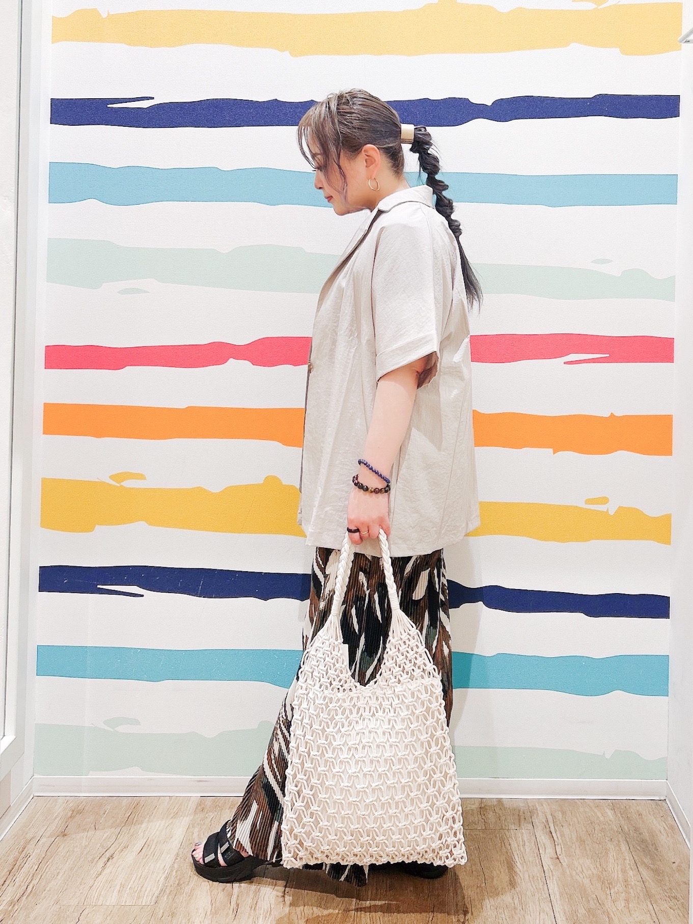 Peeさんの「SHOO･LA･RUE｜【体型カバー】1枚でインせず決まる きらきらビスチェ風Tシャツ」を使ったコーディネート