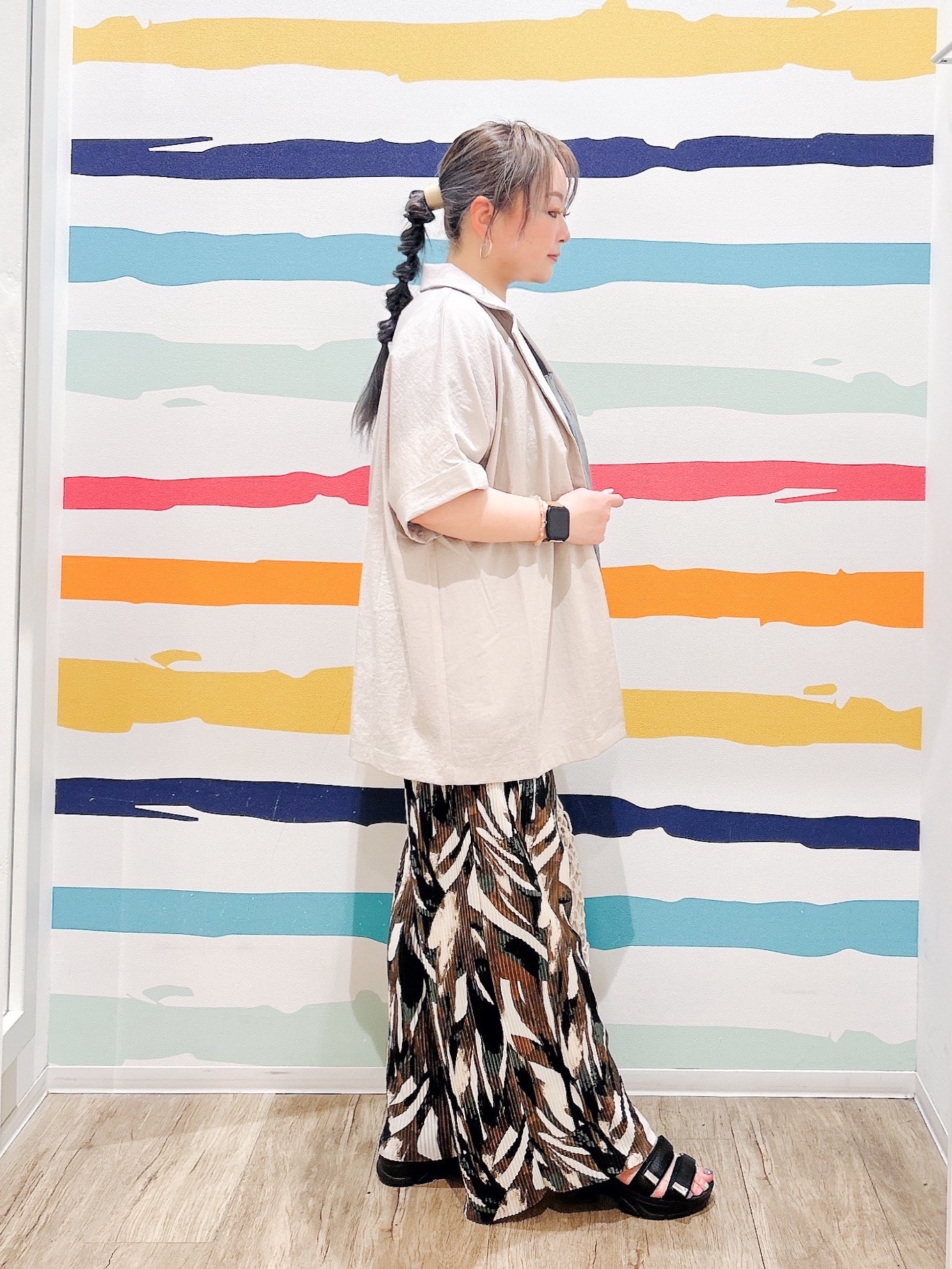 Peeさんの「SHOO･LA･RUE｜【体型カバー】1枚でインせず決まる きらきらビスチェ風Tシャツ」を使ったコーディネート