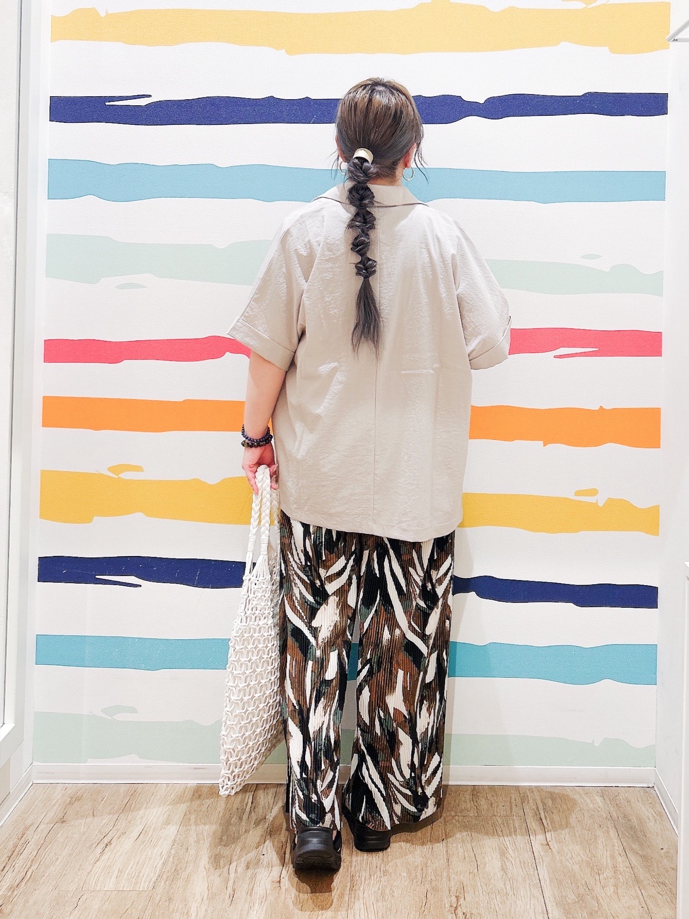 Peeさんの「SHOO･LA･RUE｜【体型カバー】1枚でインせず決まる きらきらビスチェ風Tシャツ」を使ったコーディネート